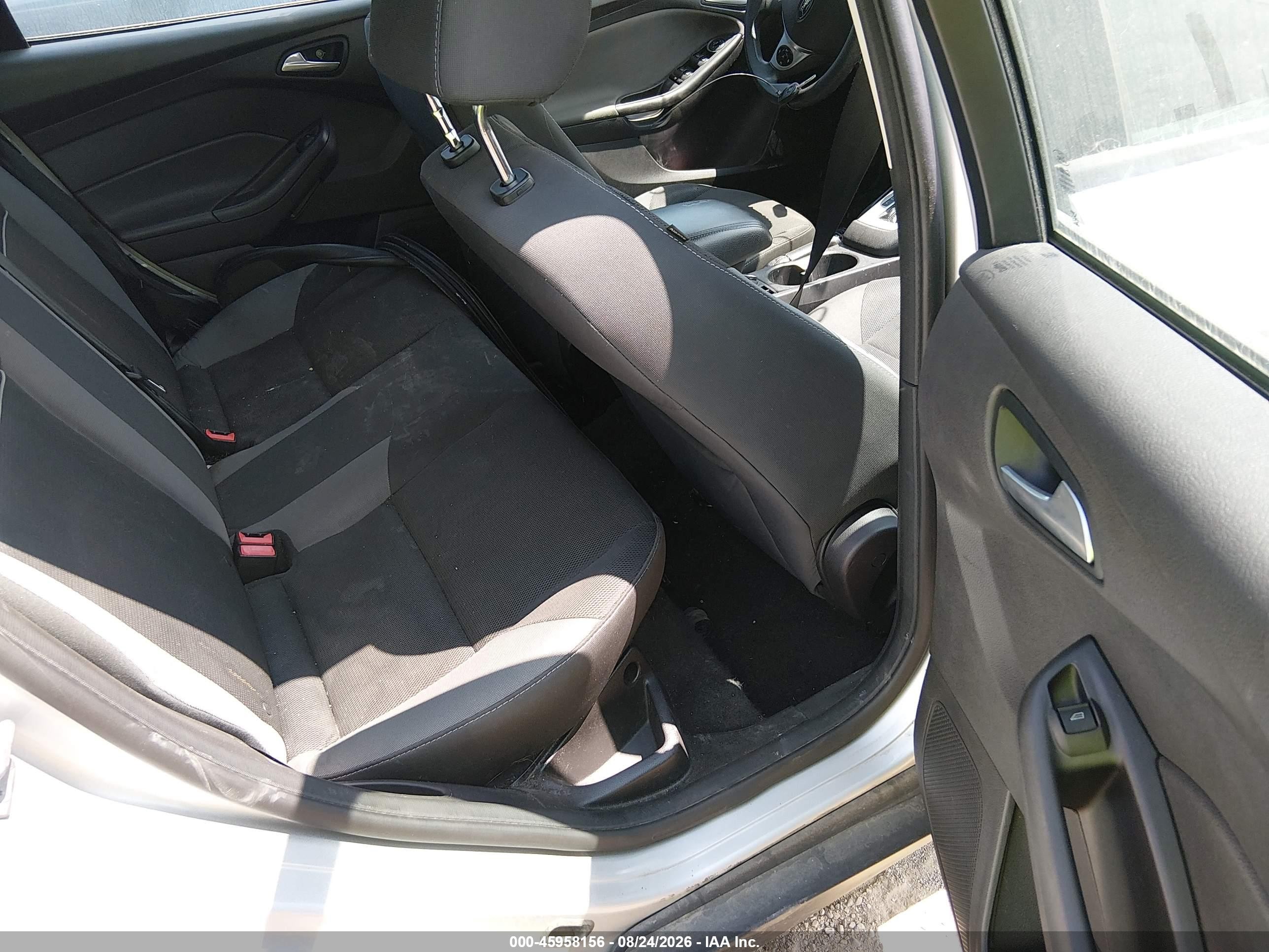 2014 Ford Focus Se Silver vin: 1FADP3F23EL107367