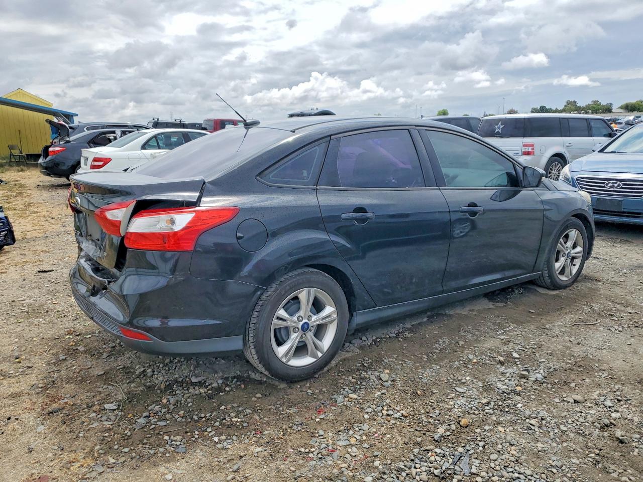 2014 Ford Focus Se Черный vin: 1FADP3F23EL112102