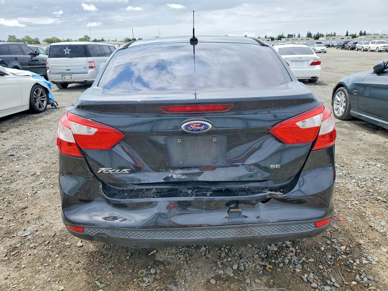 2014 Ford Focus Se Черный vin: 1FADP3F23EL112102
