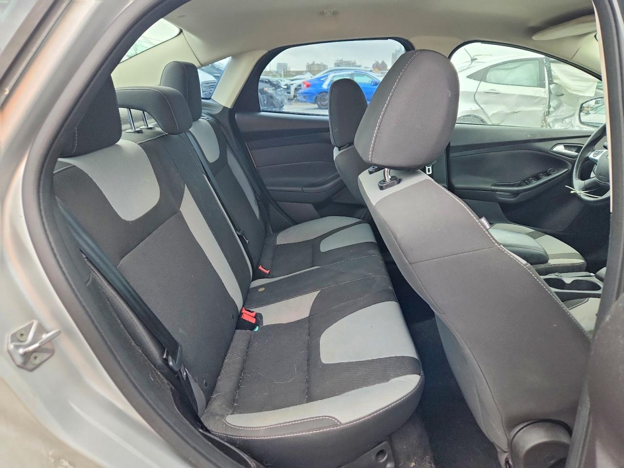 2014 Ford Focus Se Silver vin: 1FADP3F23EL142118