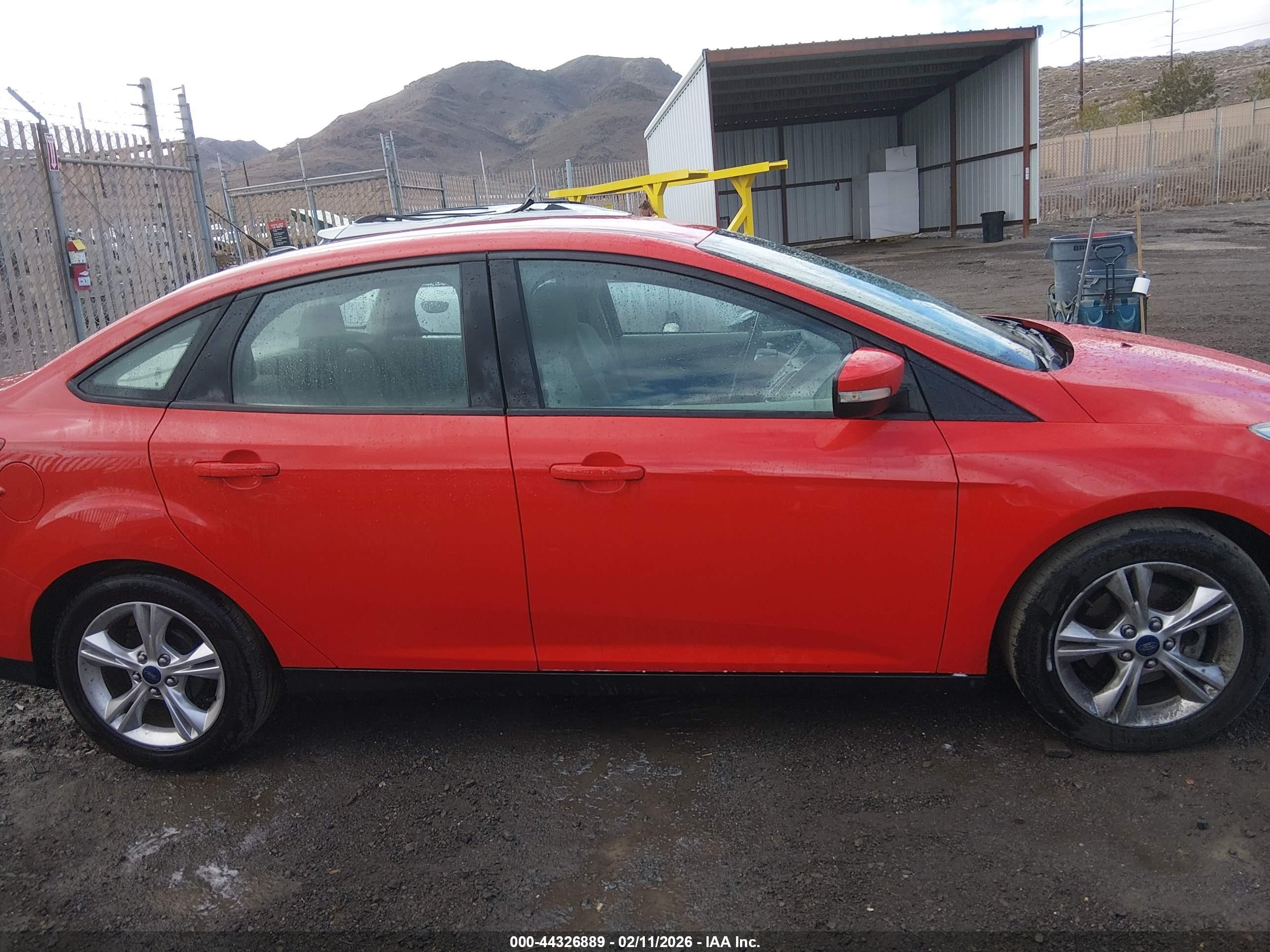 2014 Ford Focus Se Красный vin: 1FADP3F23EL192887