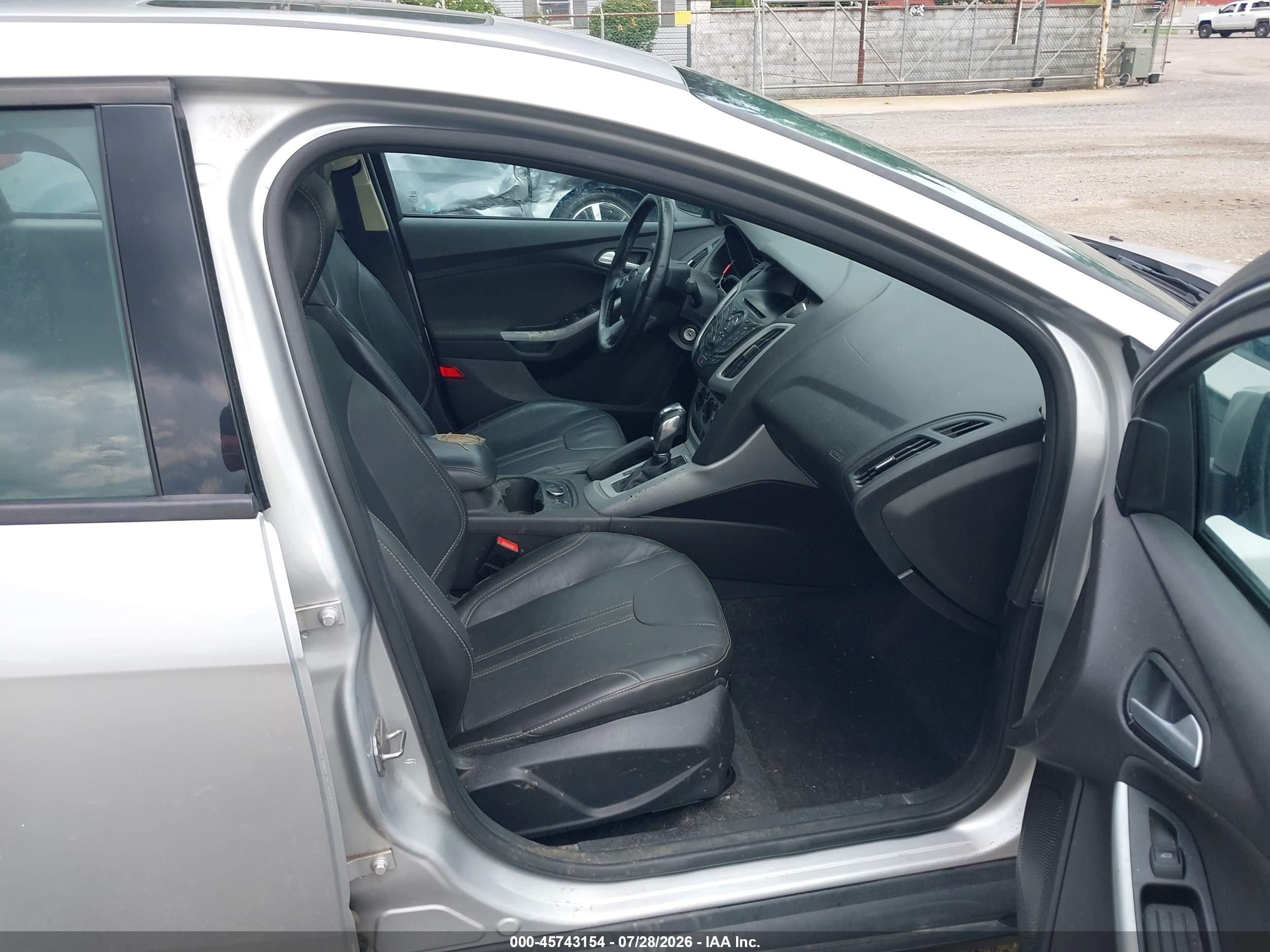 2014 Ford Focus Se Серебряный vin: 1FADP3F23EL205833