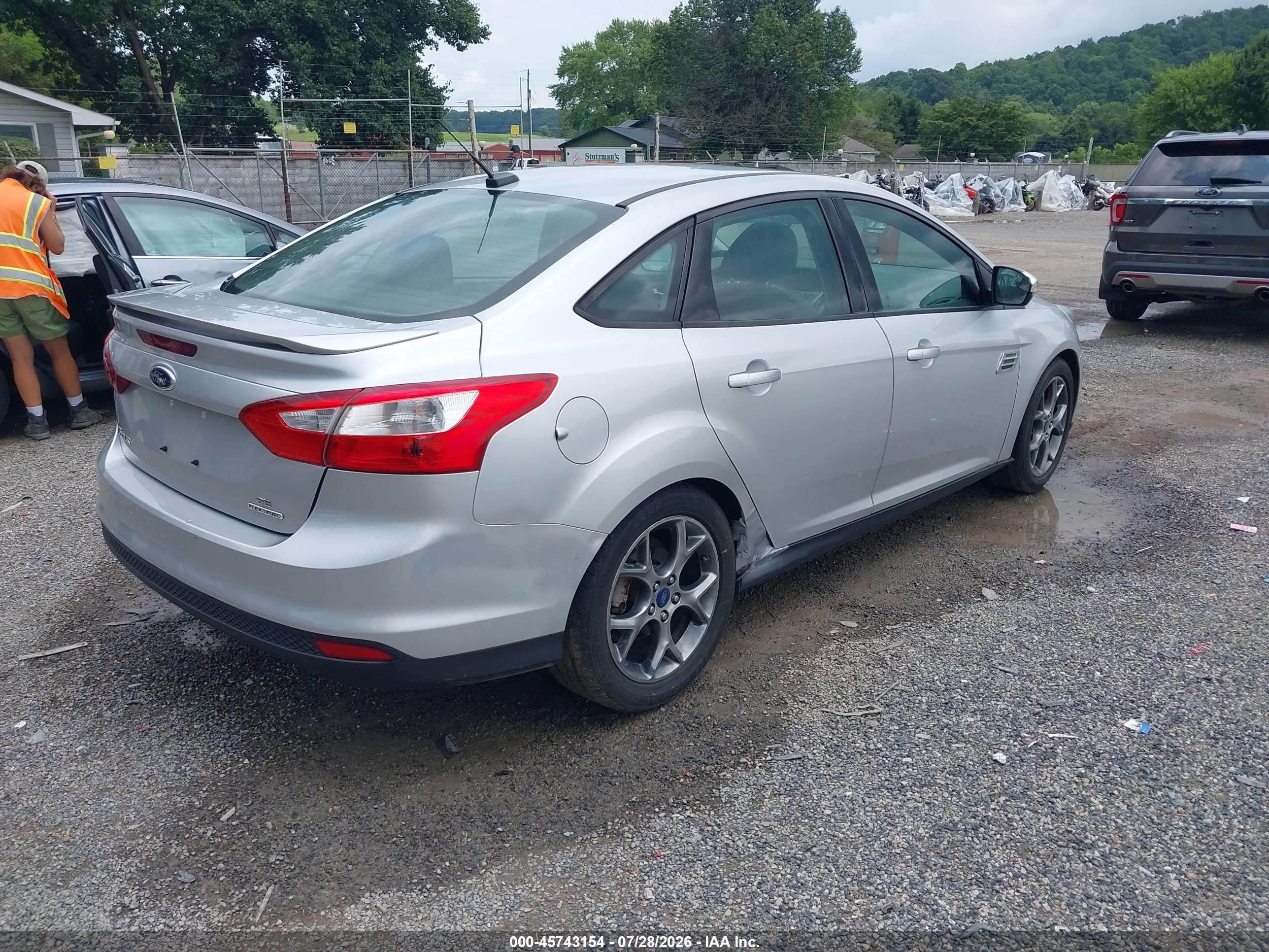 2014 Ford Focus Se Серебряный vin: 1FADP3F23EL205833