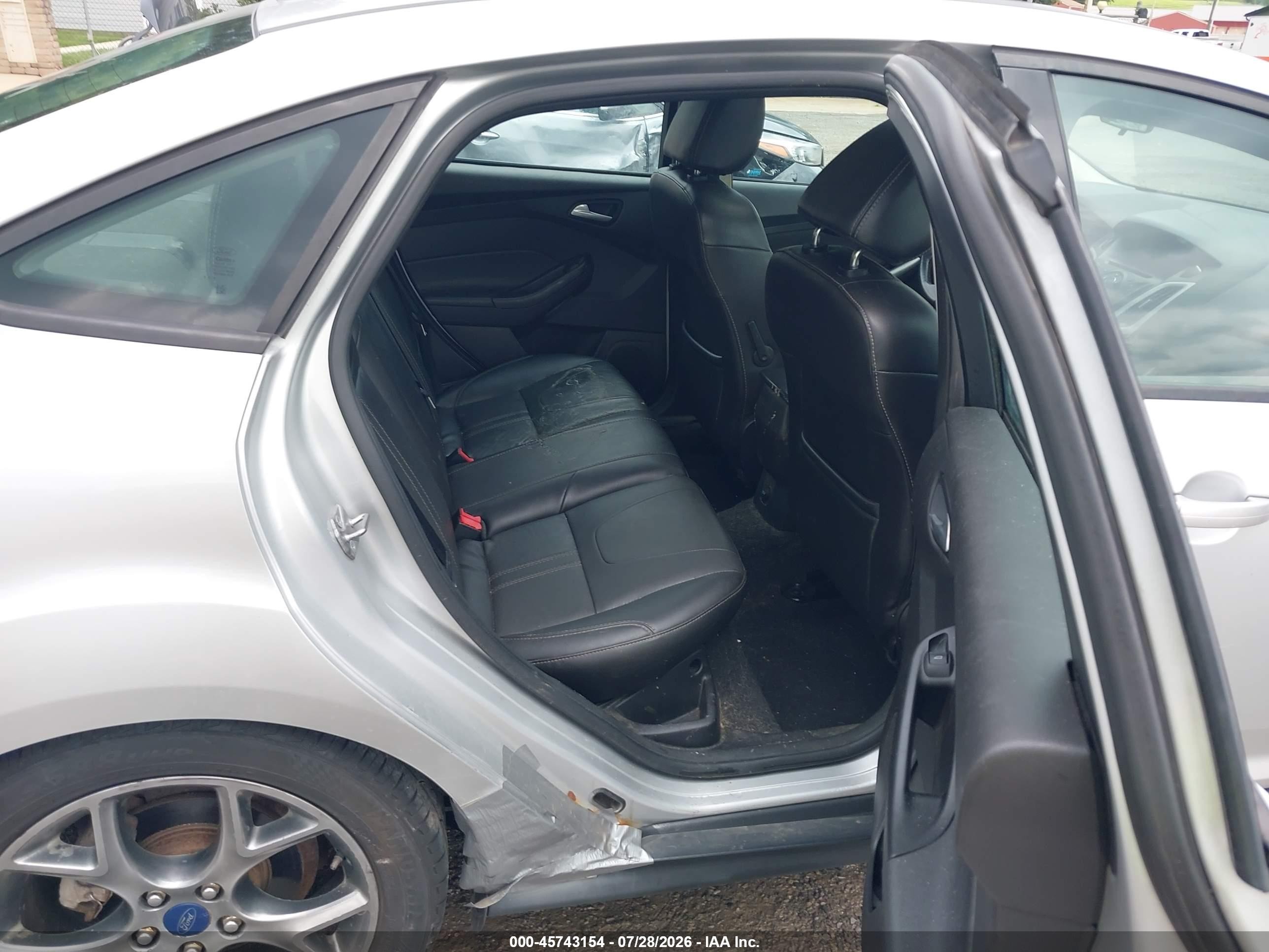 2014 Ford Focus Se Серебряный vin: 1FADP3F23EL205833