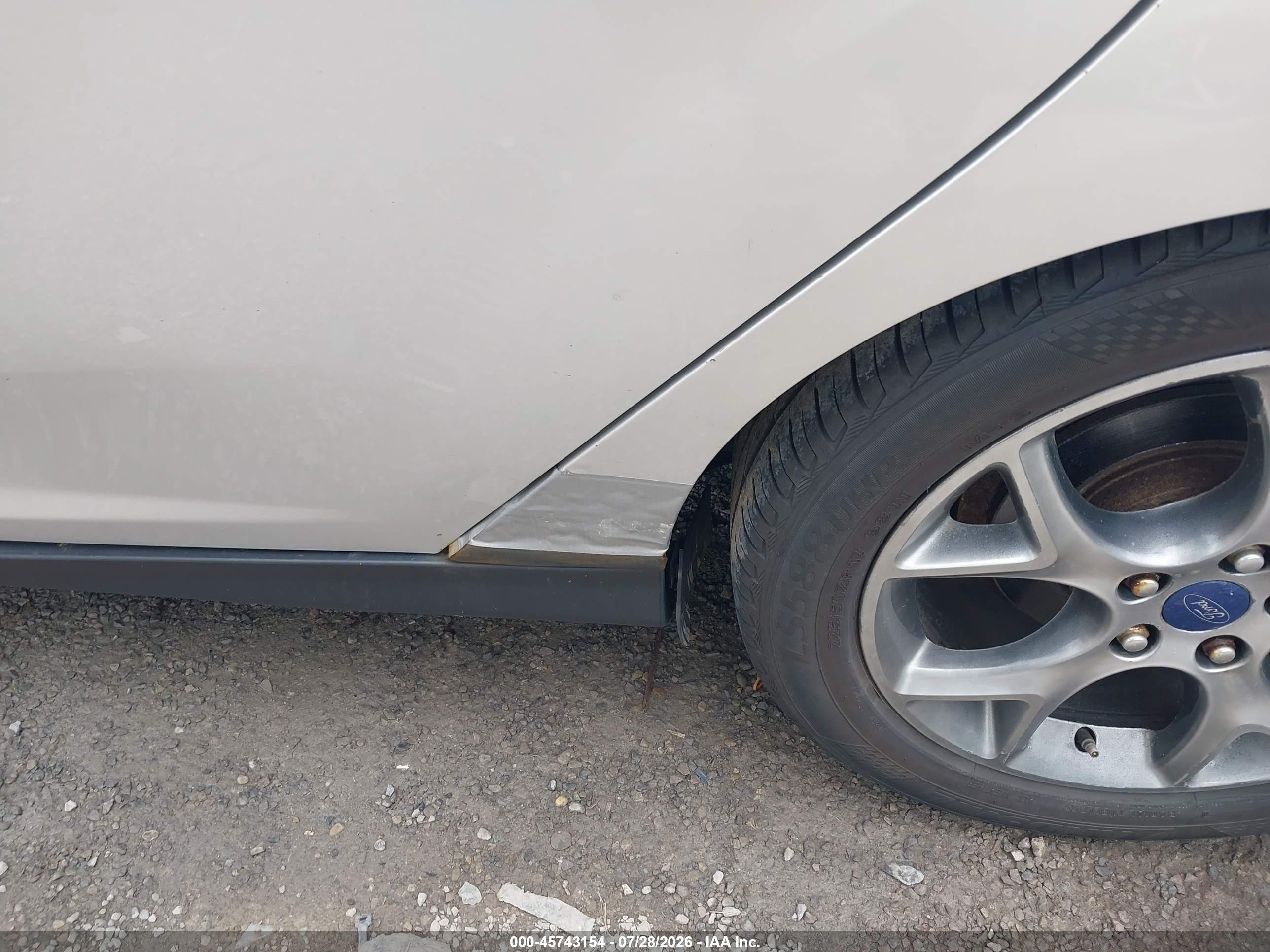 2014 Ford Focus Se Серебряный vin: 1FADP3F23EL205833