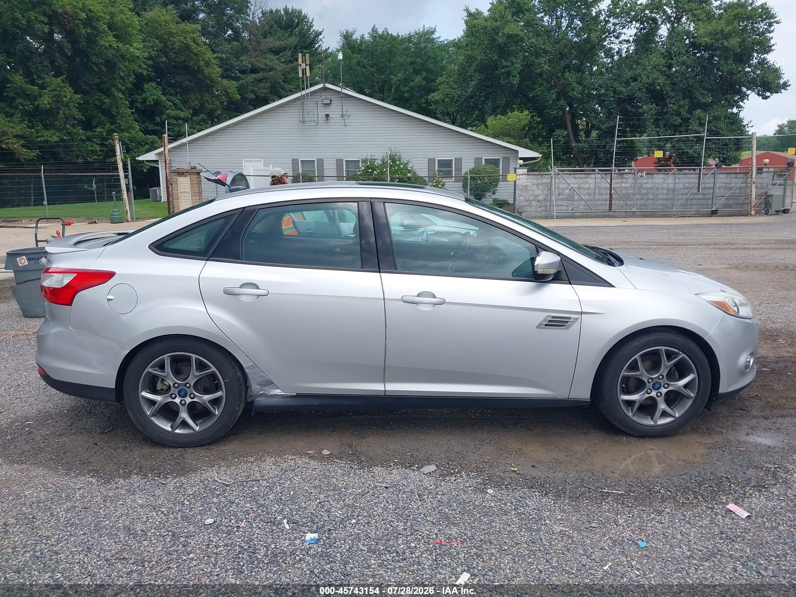 2014 Ford Focus Se Серебряный vin: 1FADP3F23EL205833