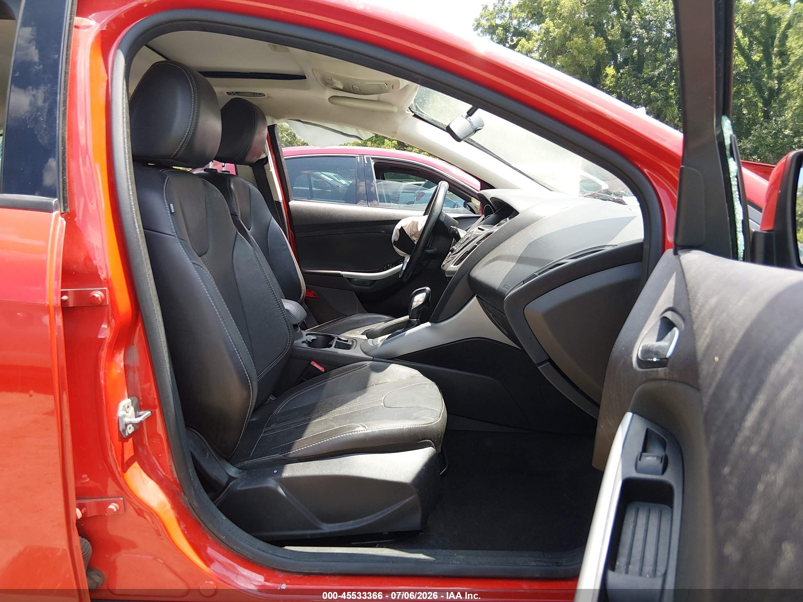 2014 Ford Focus Se Red vin: 1FADP3F23EL209140