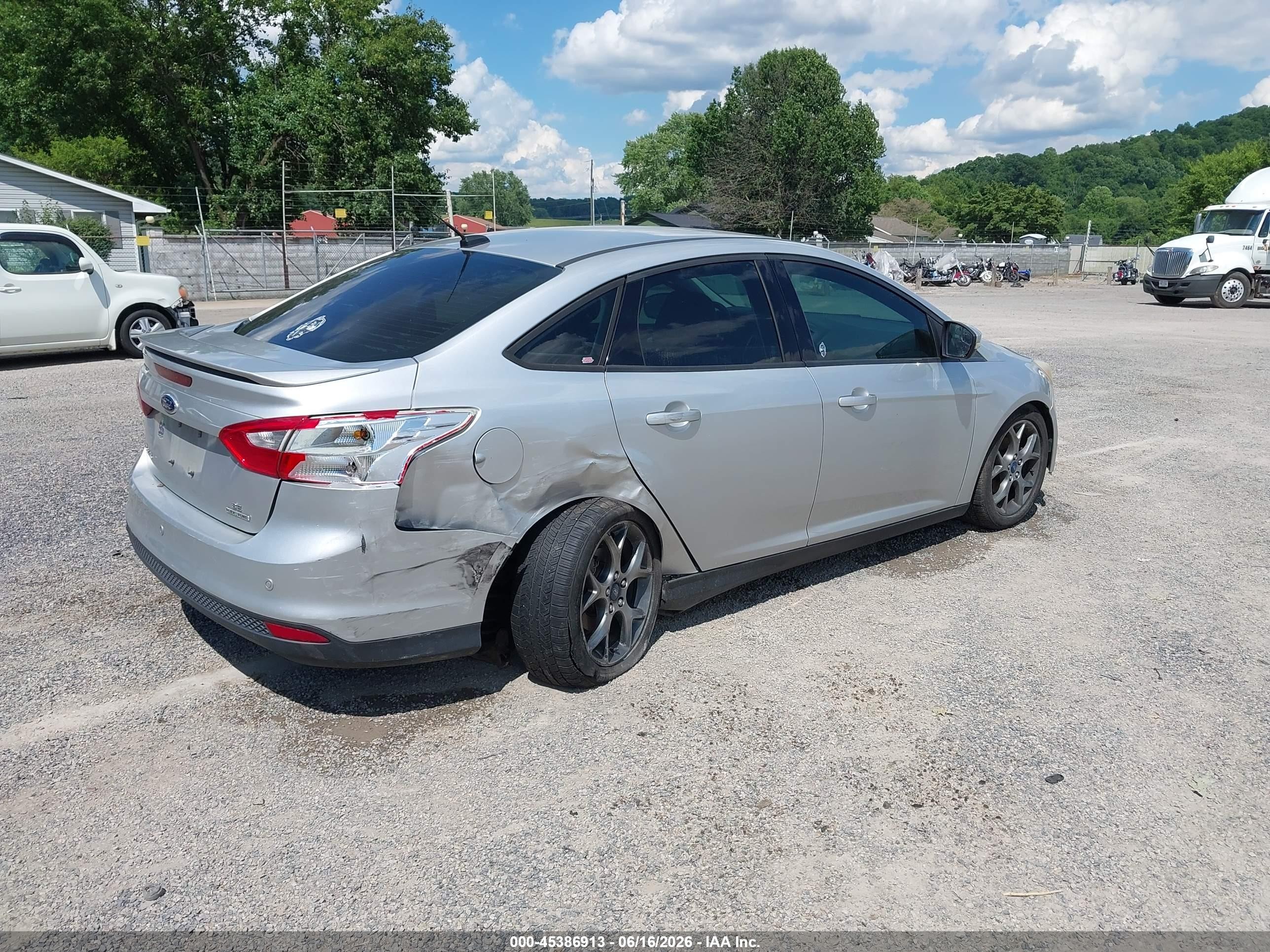 2014 Ford Focus Se Silver vin: 1FADP3F23EL223913
