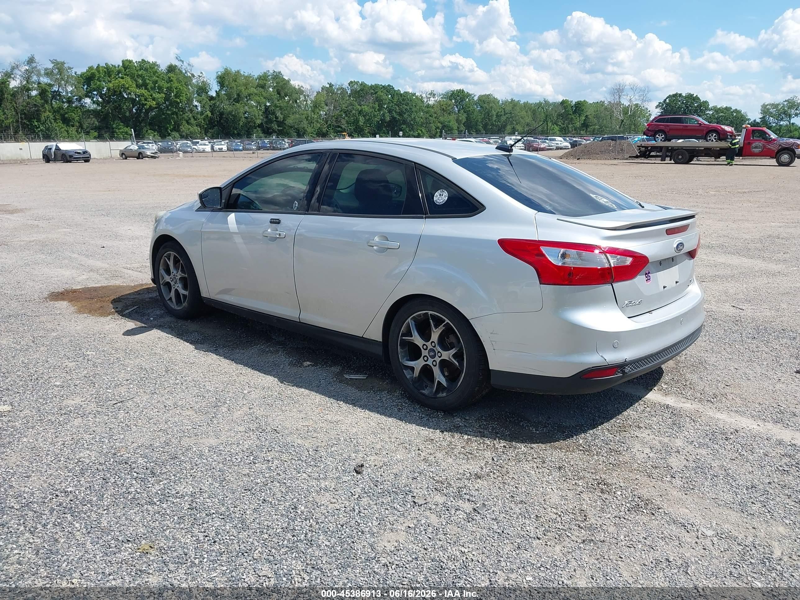 2014 Ford Focus Se Silver vin: 1FADP3F23EL223913