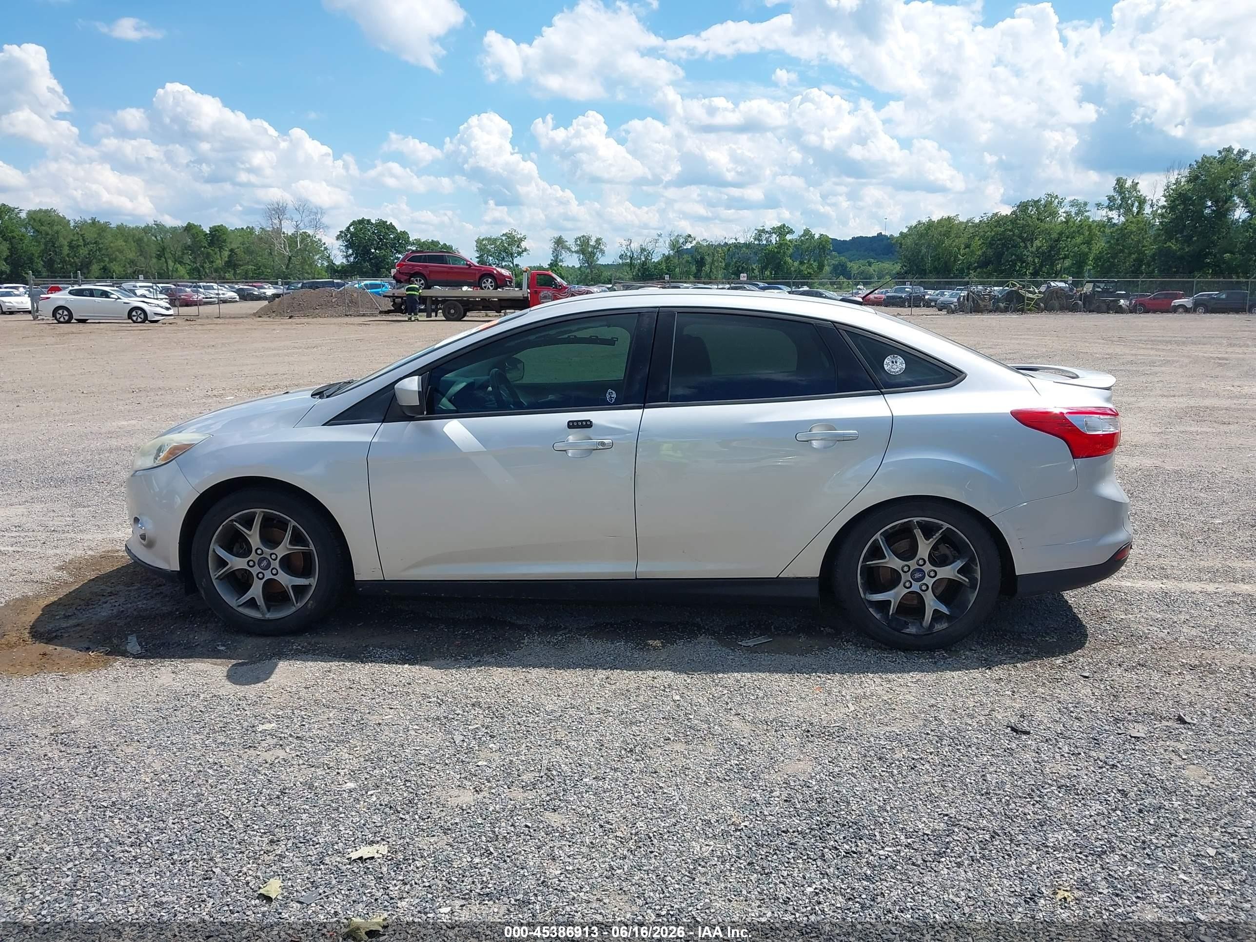 2014 Ford Focus Se Silver vin: 1FADP3F23EL223913