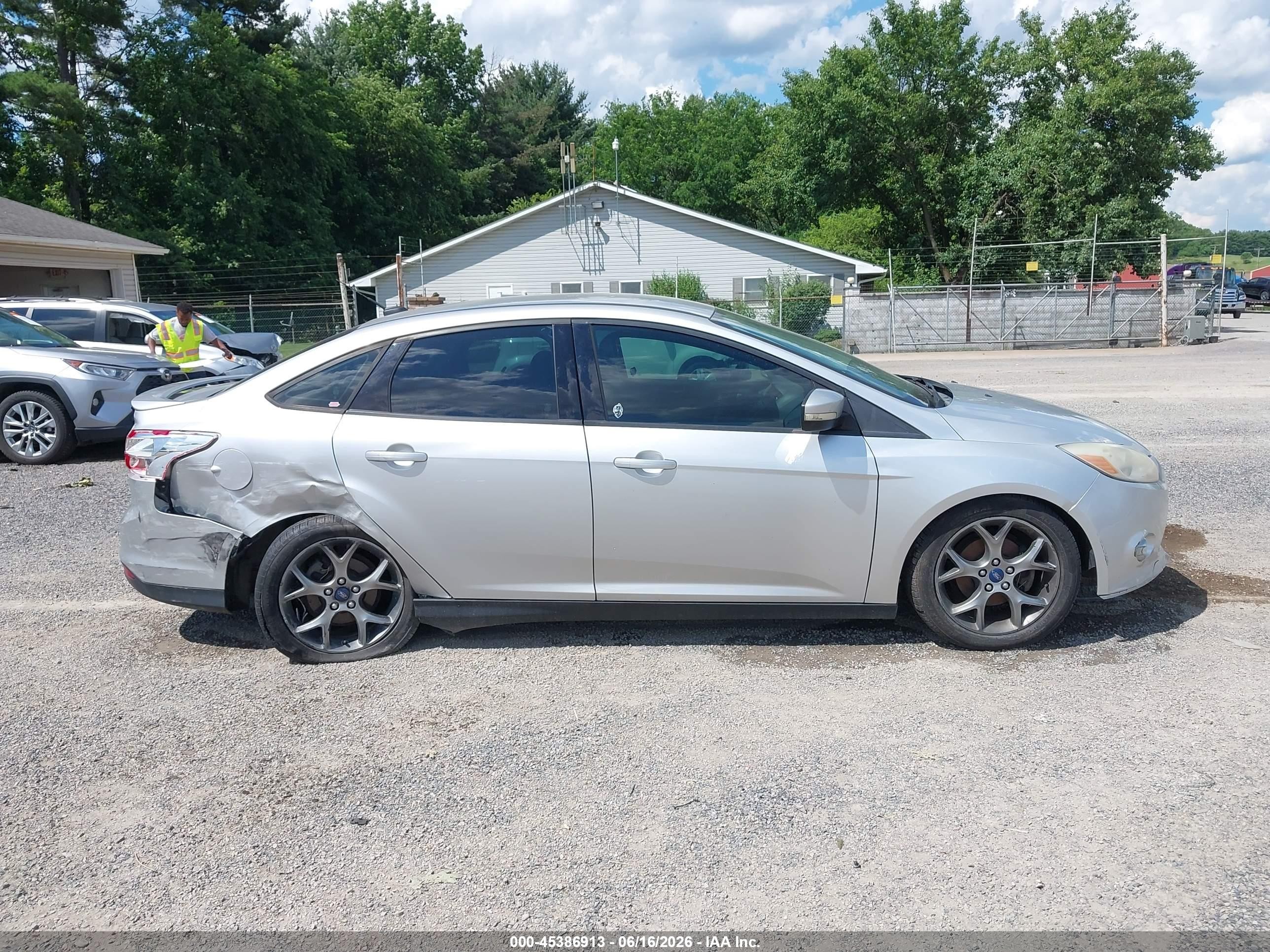 2014 Ford Focus Se Silver vin: 1FADP3F23EL223913
