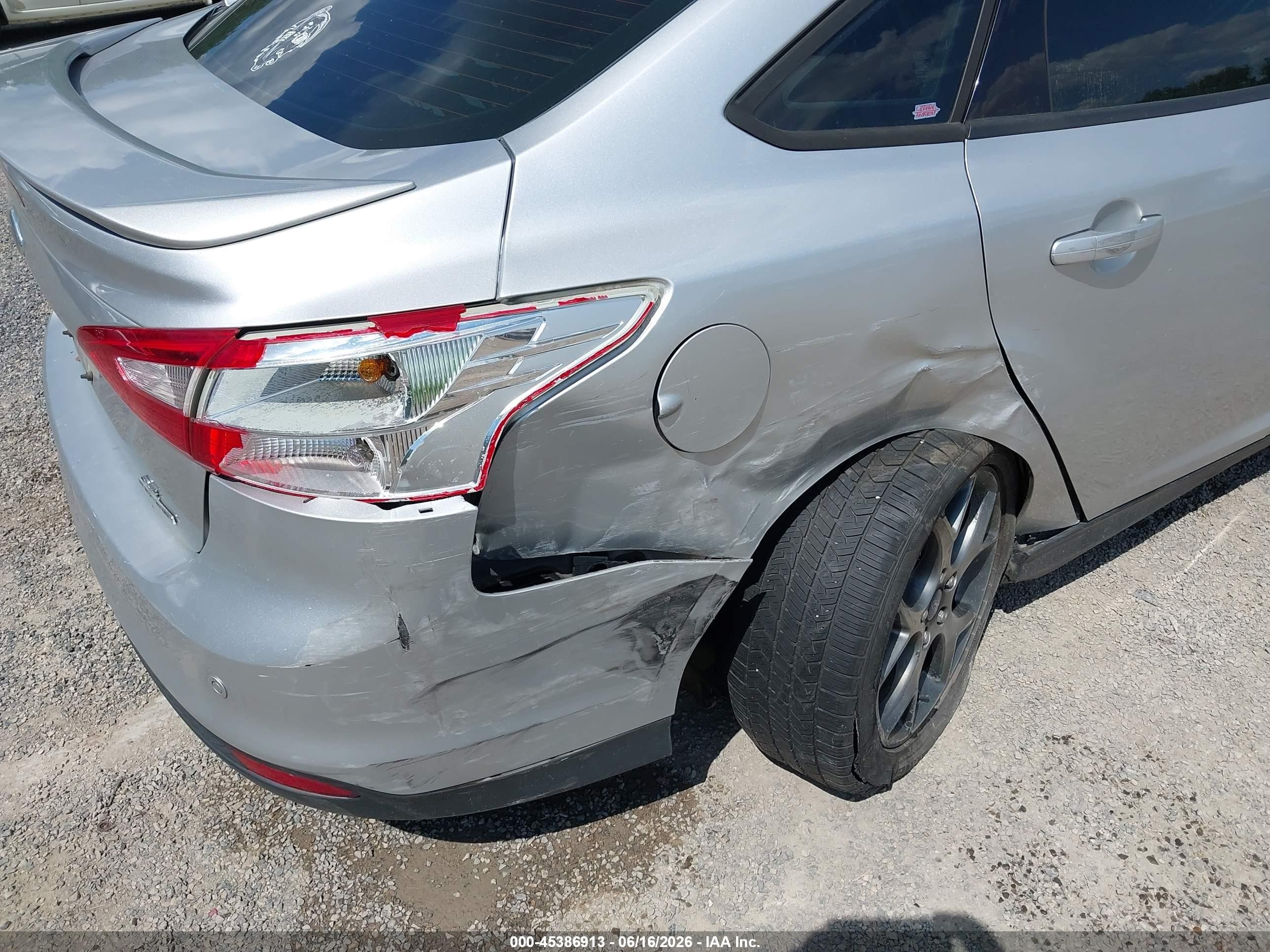 2014 Ford Focus Se Silver vin: 1FADP3F23EL223913