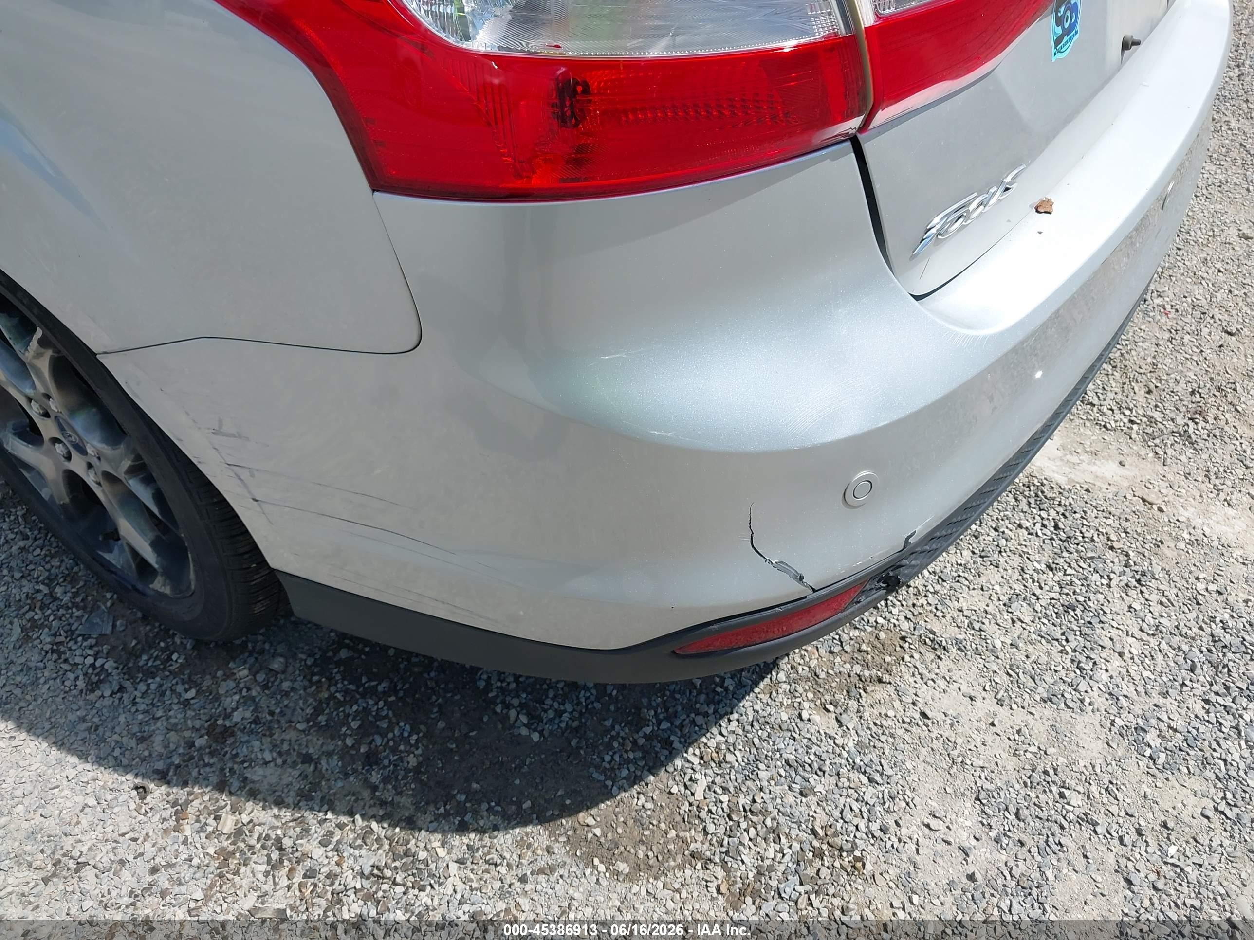 2014 Ford Focus Se Silver vin: 1FADP3F23EL223913