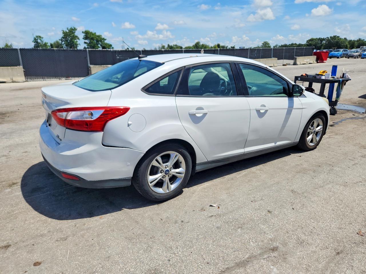 2014 Ford Focus Se White vin: 1FADP3F23EL227198