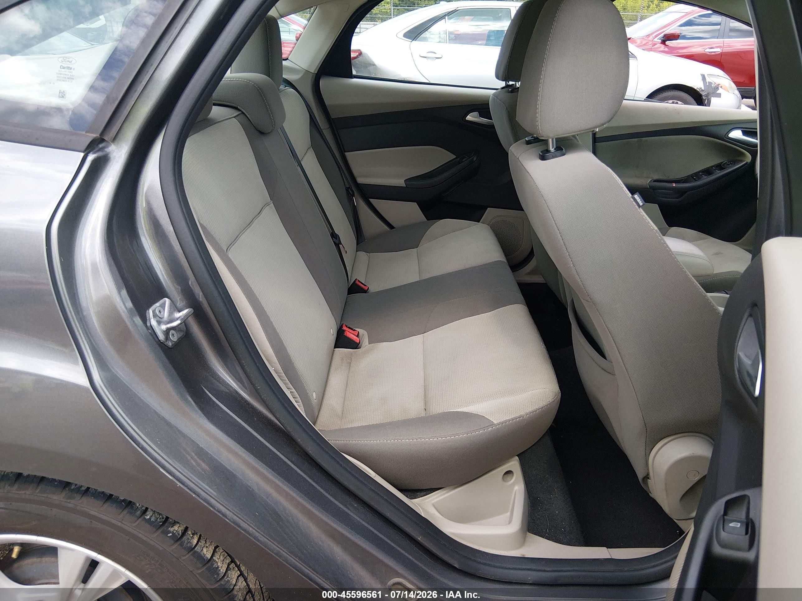 2014 Ford Focus Se Silver vin: 1FADP3F23EL257253