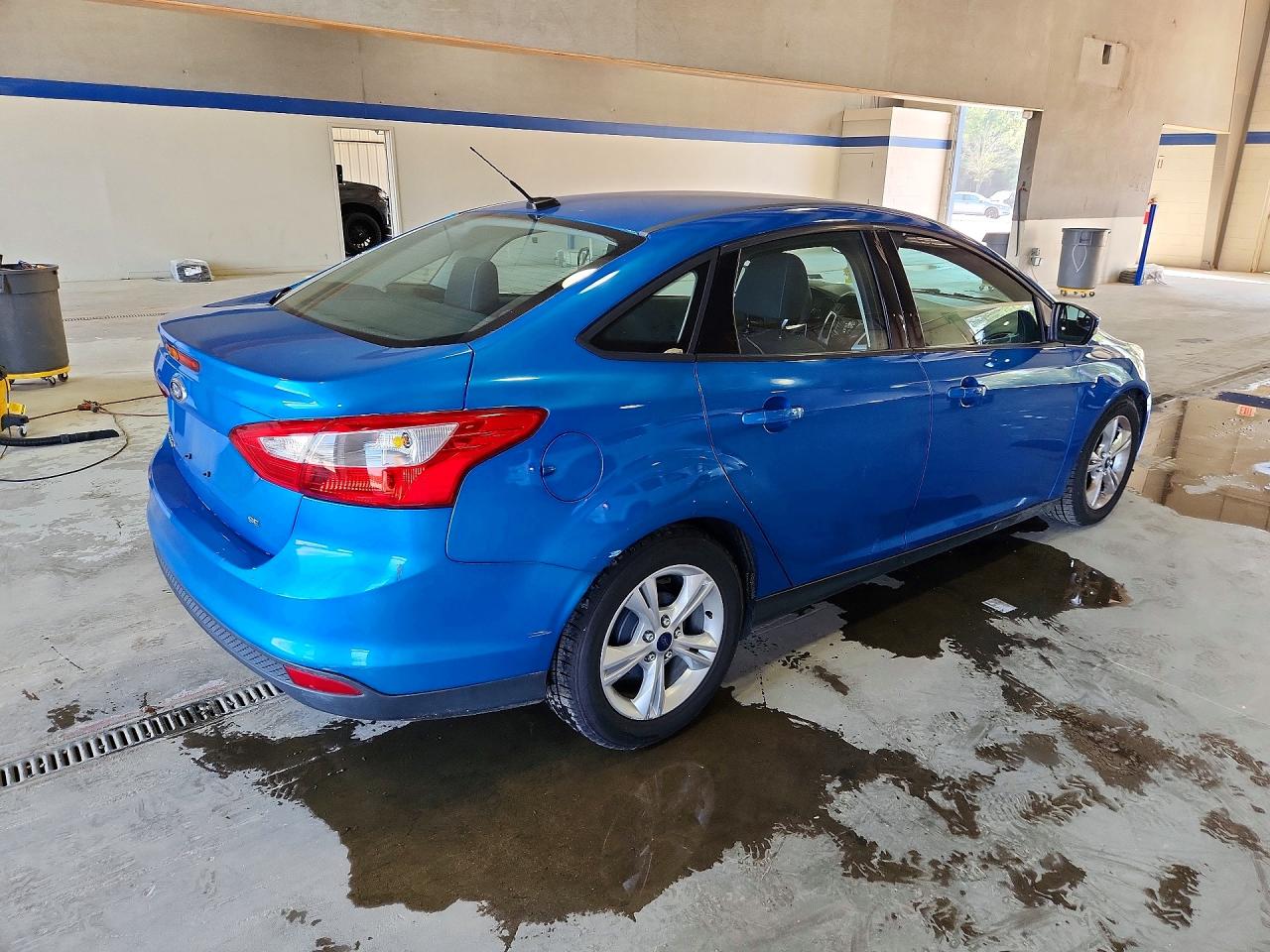 2014 Ford Focus Se Синий vin: 1FADP3F23EL258130