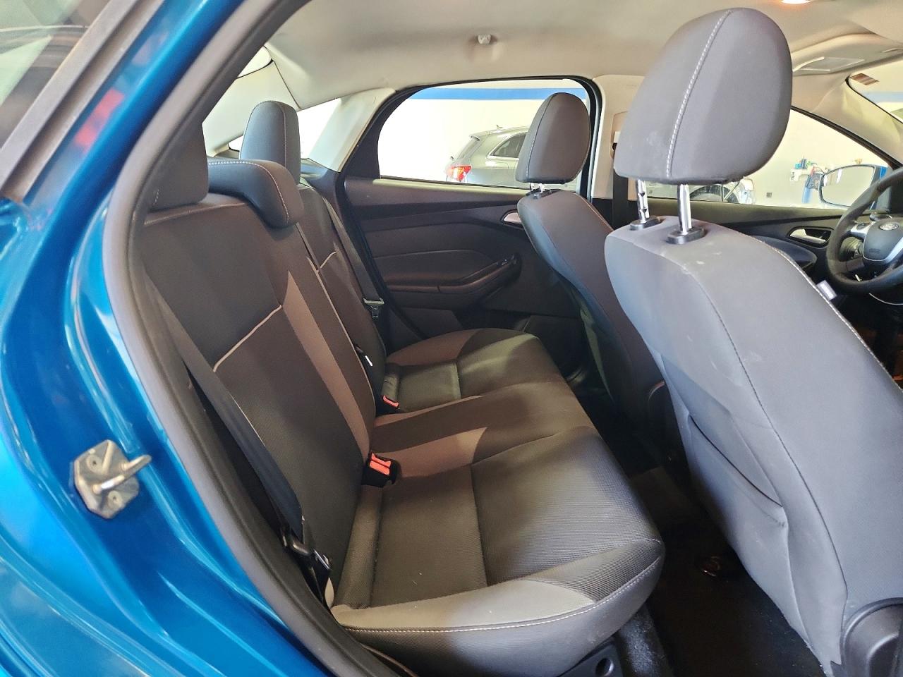 2014 Ford Focus Se Синий vin: 1FADP3F23EL258130