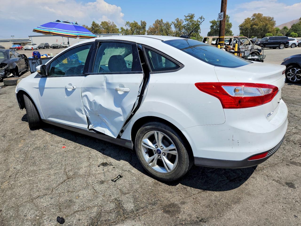 2014 Ford Focus Se White vin: 1FADP3F23EL299230
