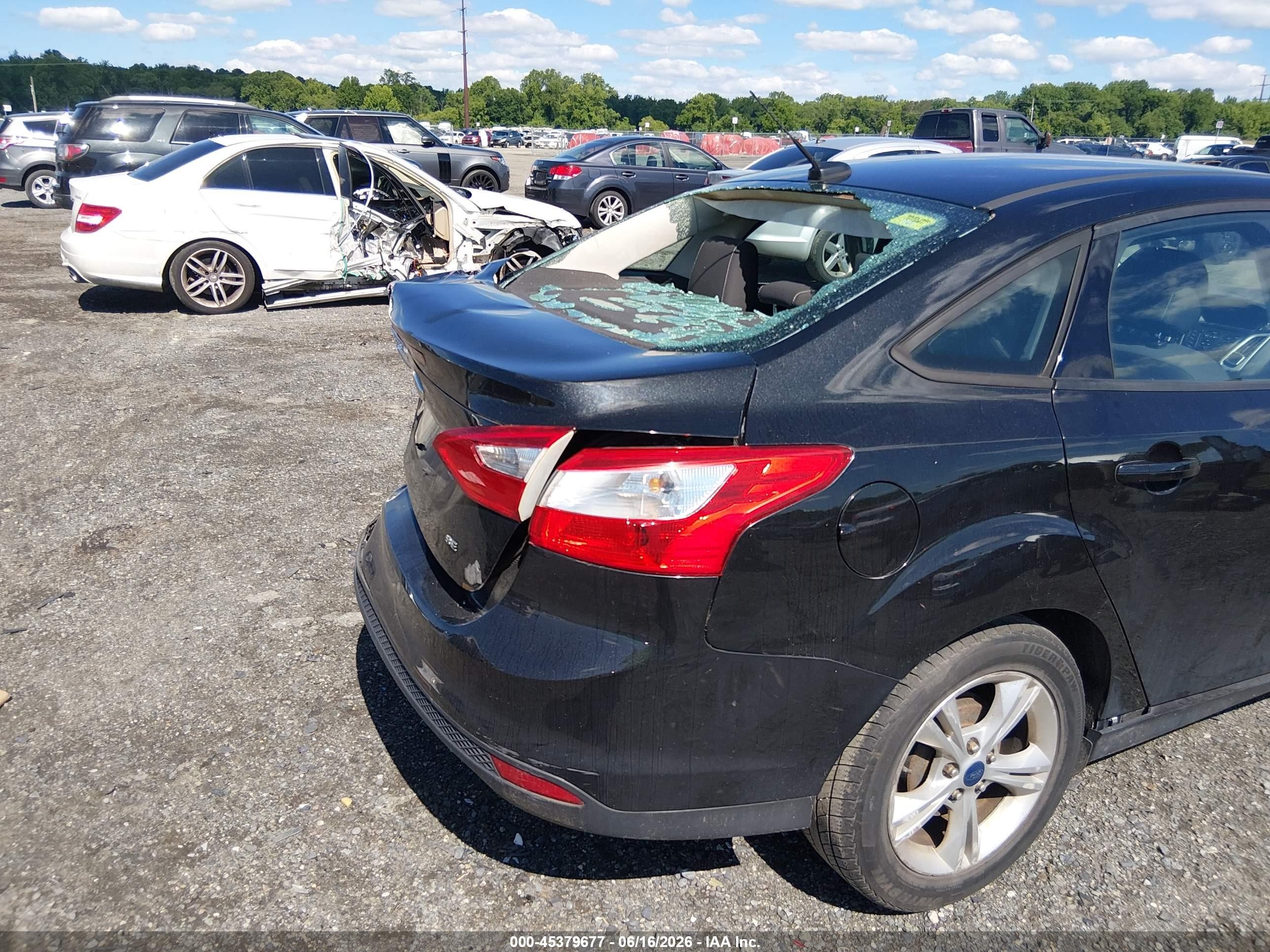 2014 Ford Focus Se Черный vin: 1FADP3F23EL309044