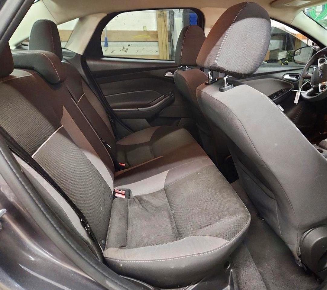 2014 Ford Focus Se Серый vin: 1FADP3F23EL332999