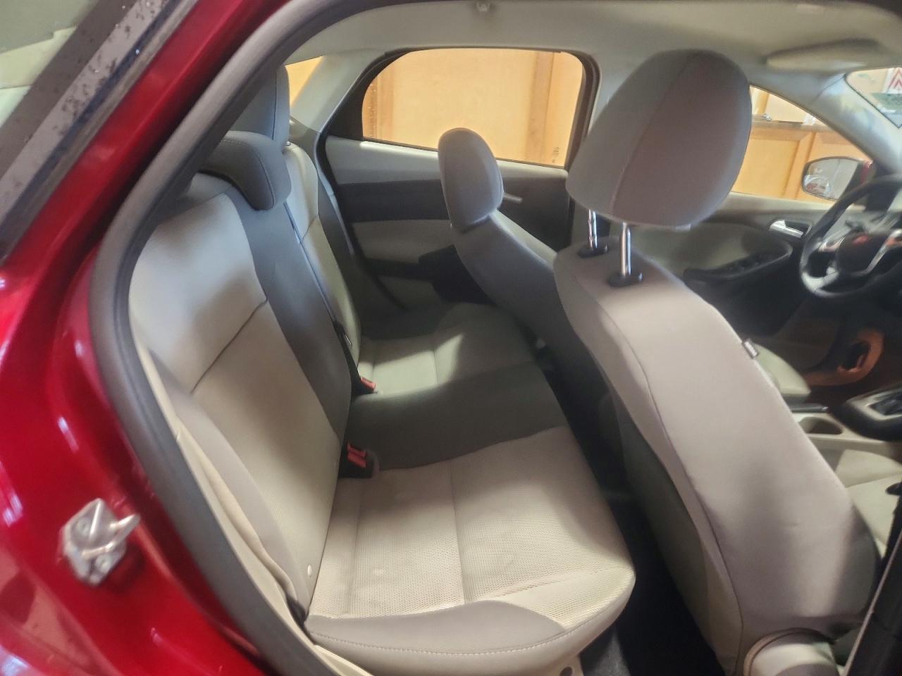 2014 Ford Focus Se Red vin: 1FADP3F23EL343940