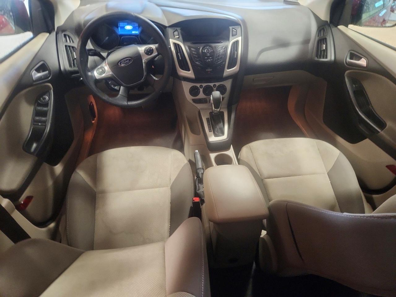 2014 Ford Focus Se Red vin: 1FADP3F23EL343940