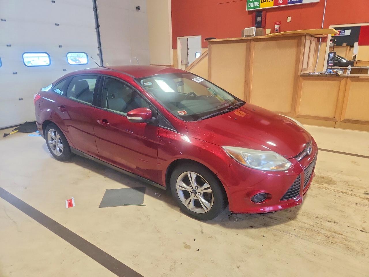 2014 Ford Focus Se Red vin: 1FADP3F23EL343940