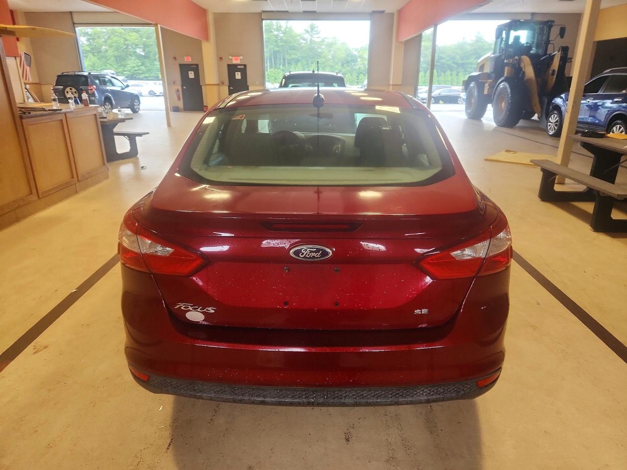 2014 Ford Focus Se Red vin: 1FADP3F23EL343940