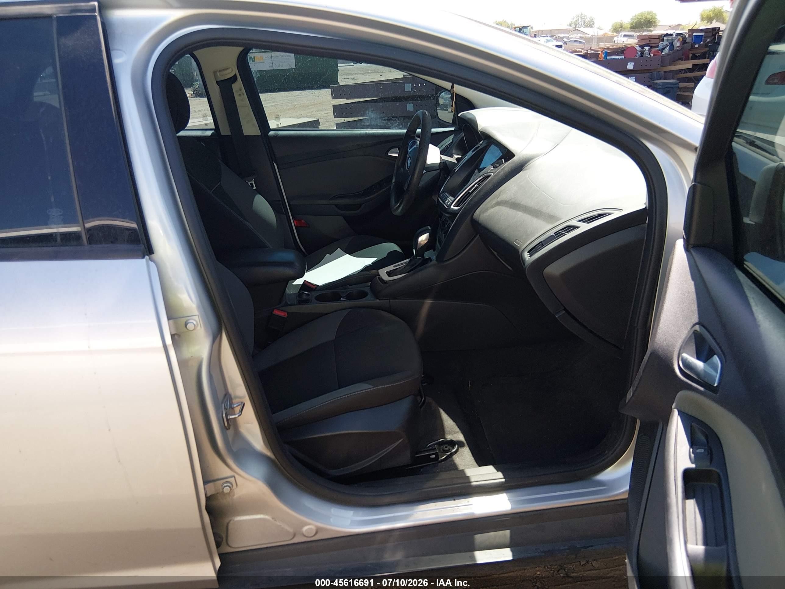 2014 Ford Focus Se Silver vin: 1FADP3F23EL374718