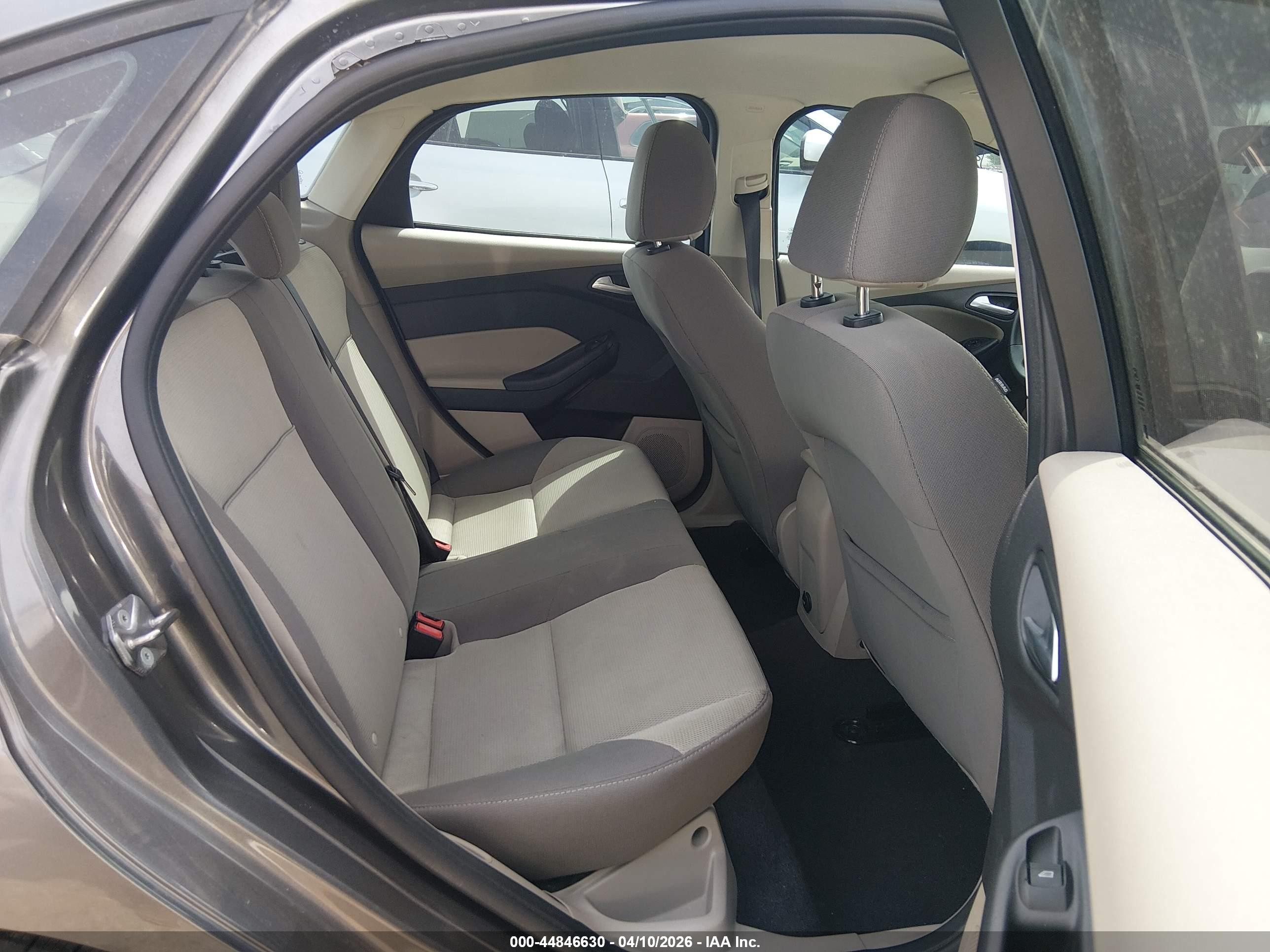 2014 Ford Focus Se Gray vin: 1FADP3F23EL390790
