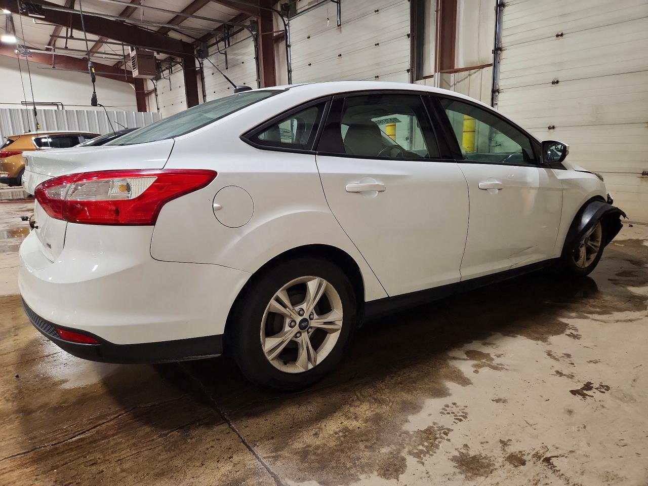 2014 Ford Focus Se Белый vin: 1FADP3F23EL395732