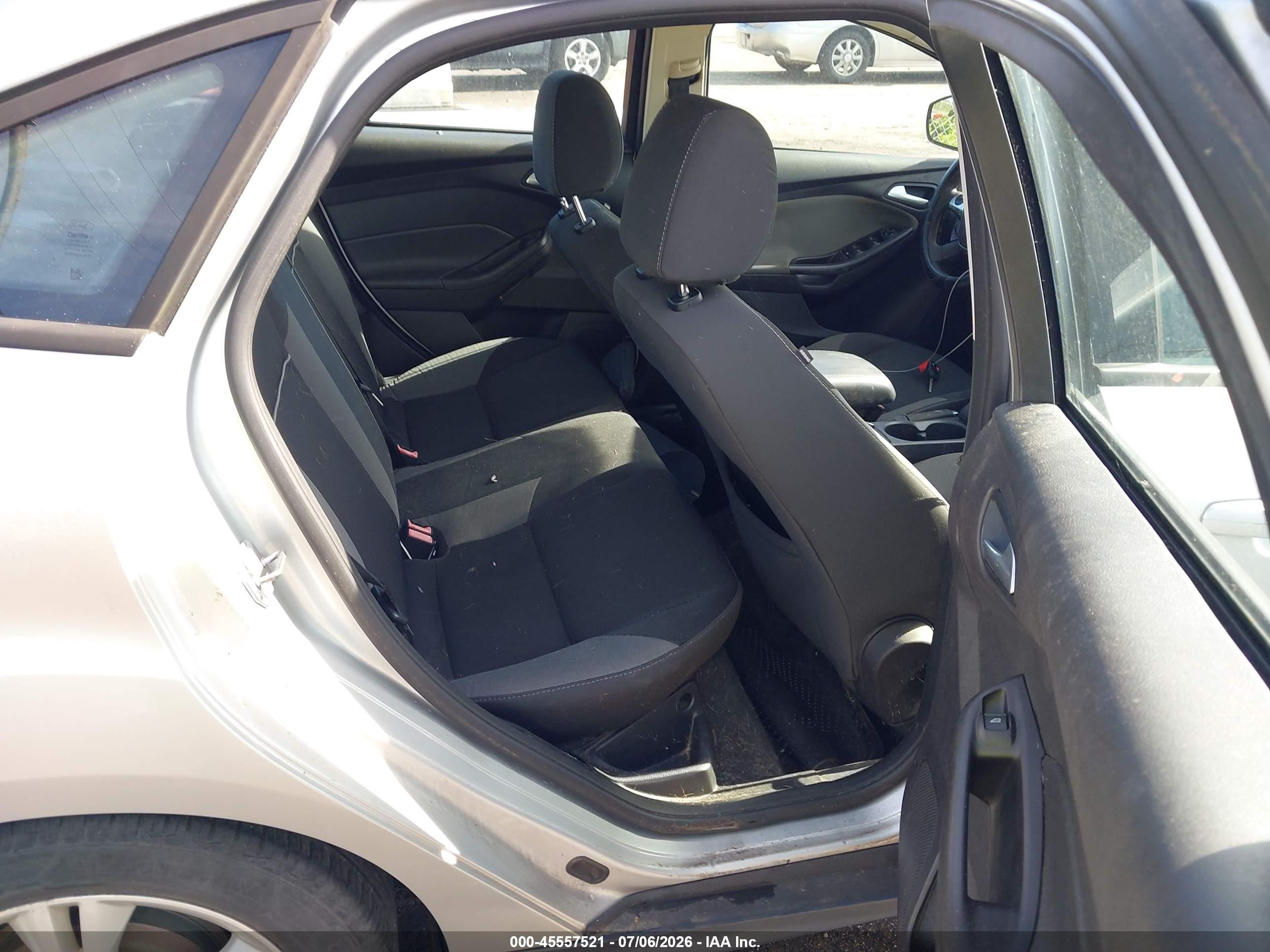 2014 Ford Focus Se Silver vin: 1FADP3F23EL410293