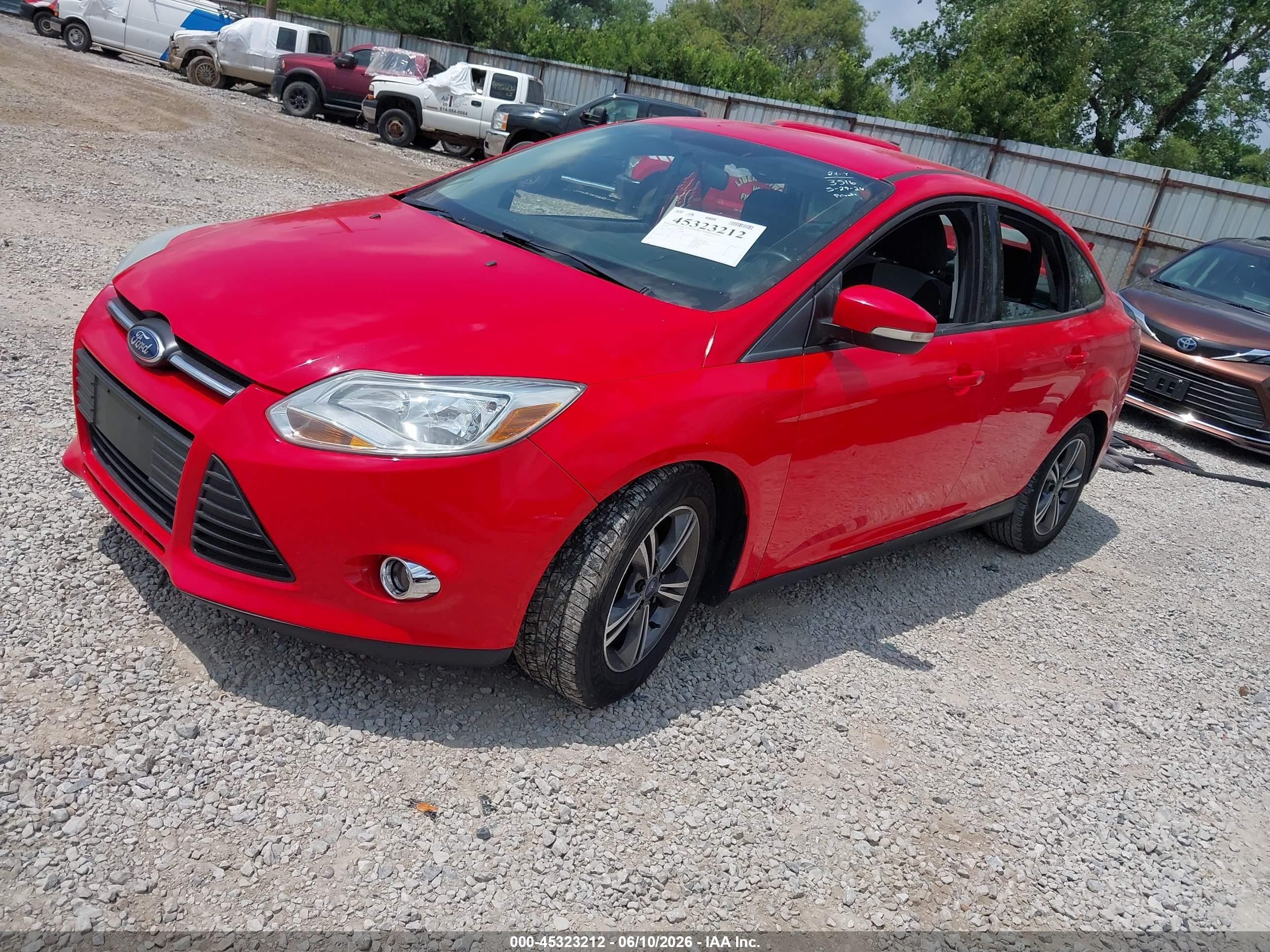 2014 Ford Focus Se Красный vin: 1FADP3F23EL410682