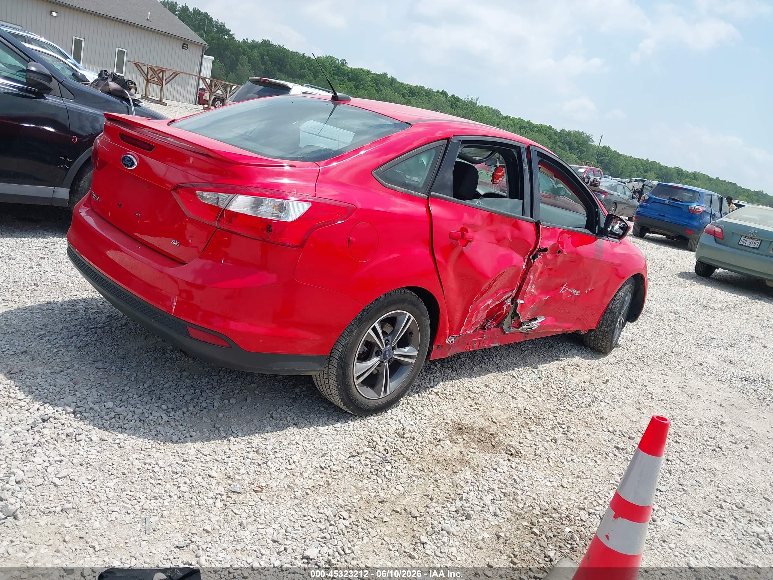 2014 Ford Focus Se Красный vin: 1FADP3F23EL410682