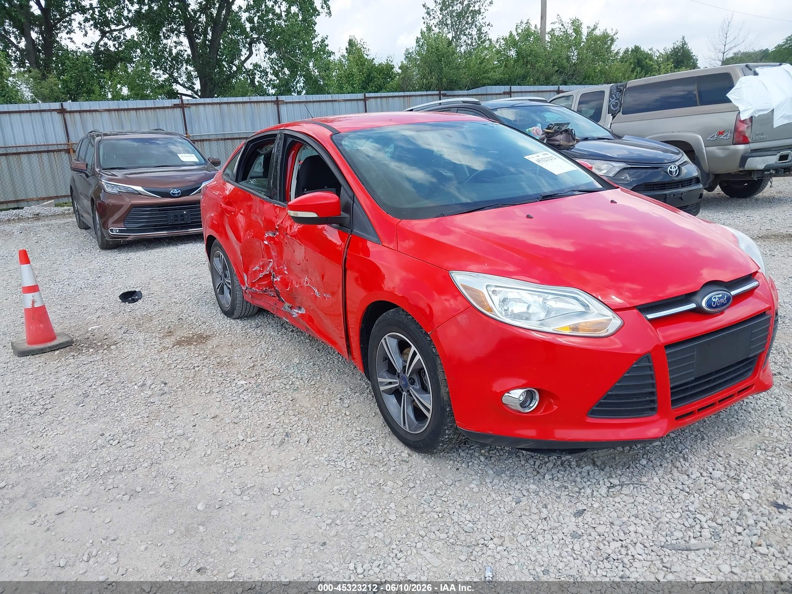 2014 Ford Focus Se Красный vin: 1FADP3F23EL410682