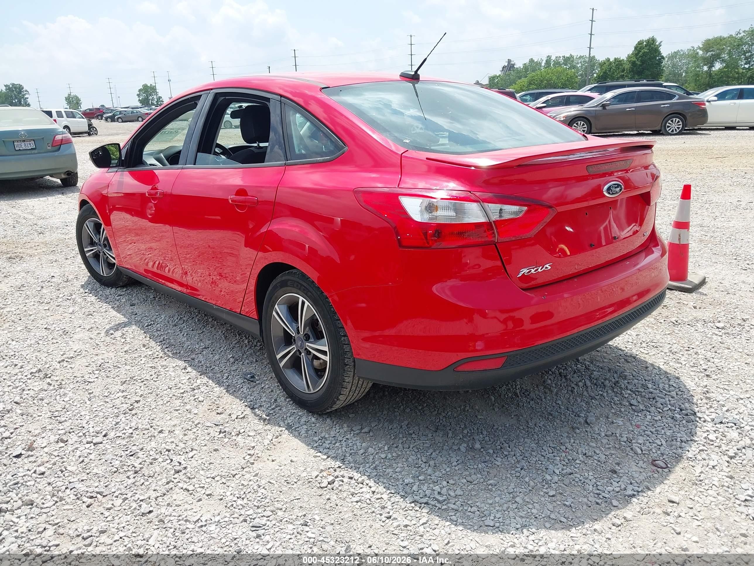 2014 Ford Focus Se Красный vin: 1FADP3F23EL410682