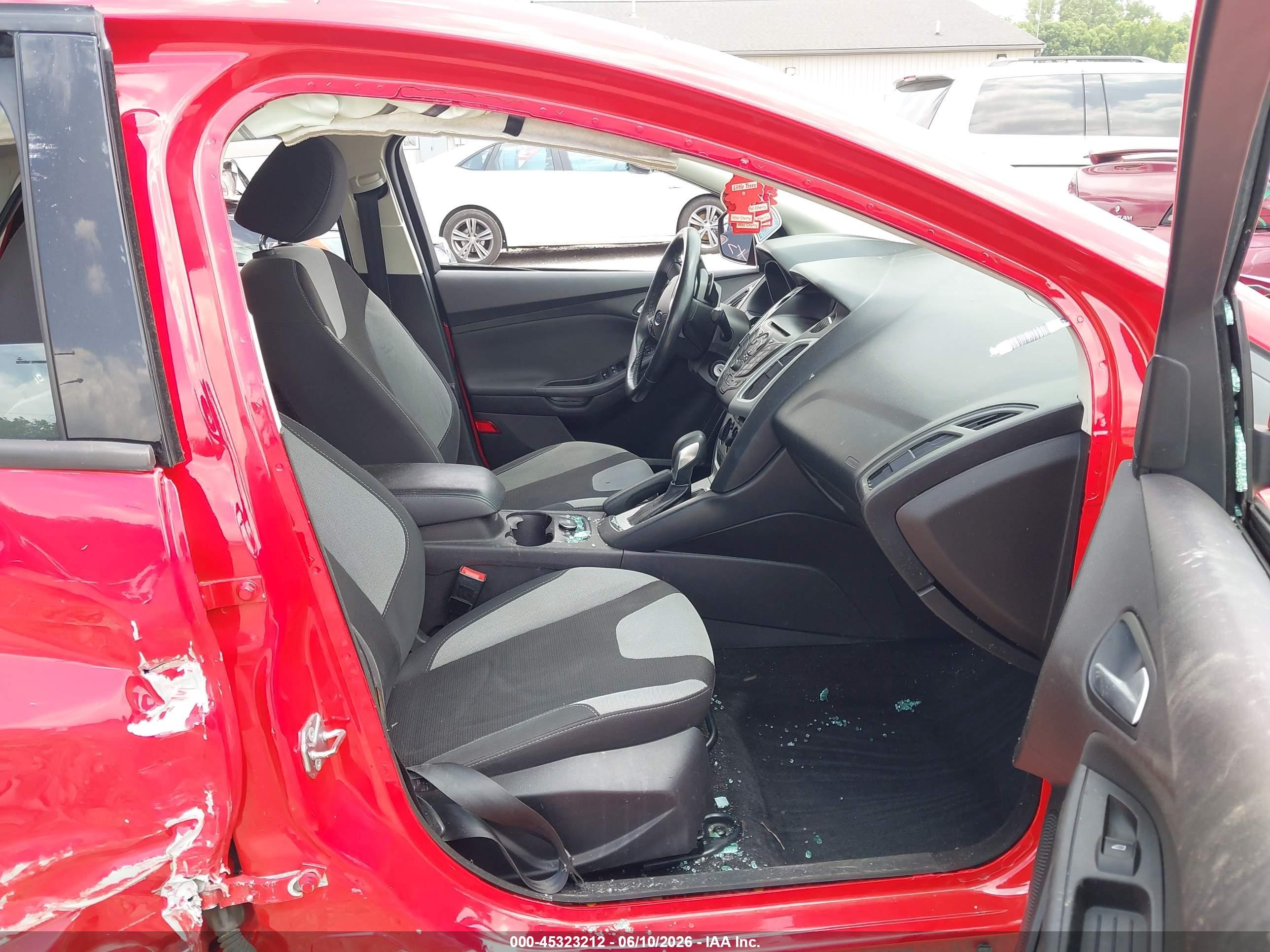 2014 Ford Focus Se Красный vin: 1FADP3F23EL410682