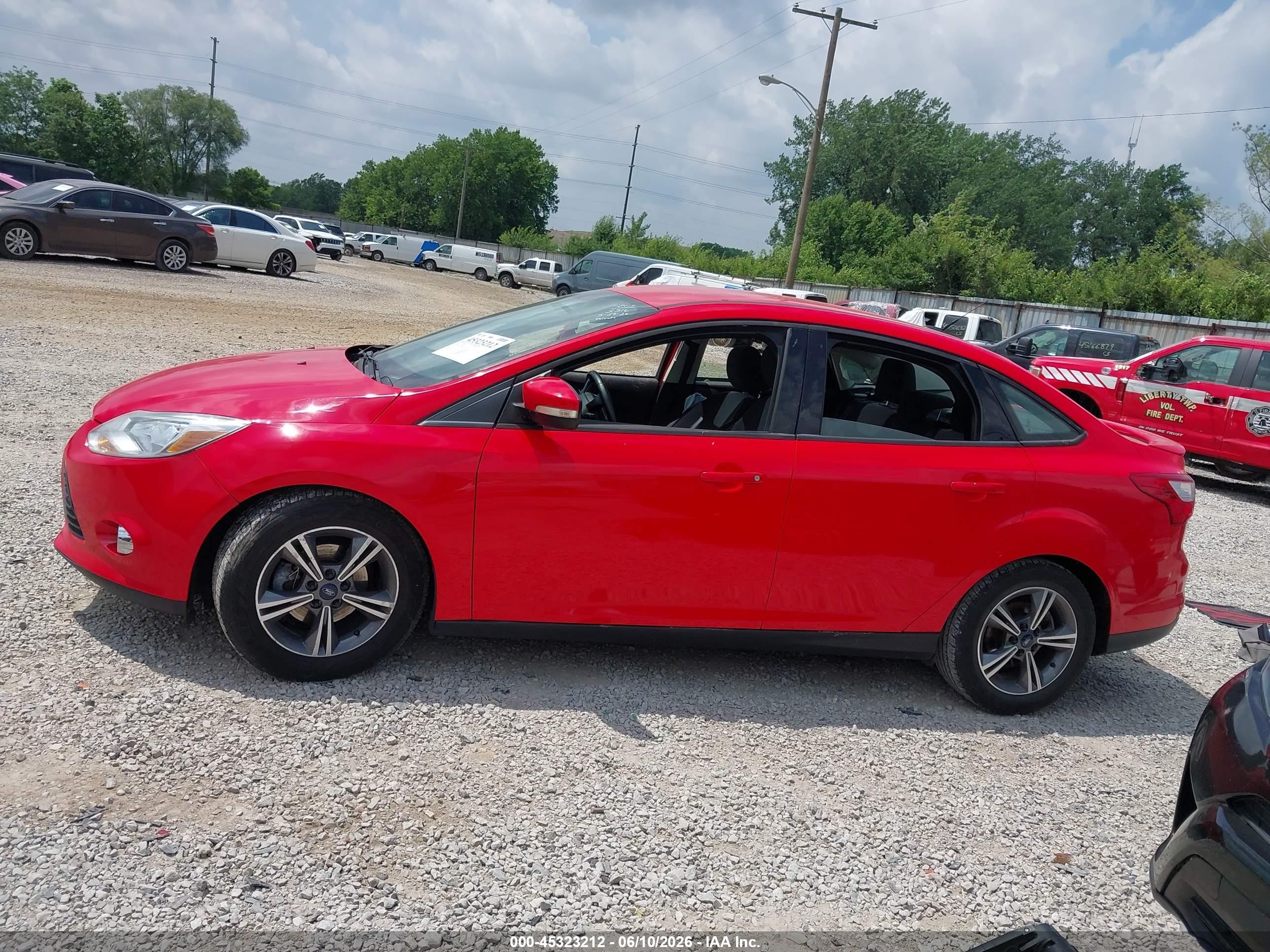 2014 Ford Focus Se Красный vin: 1FADP3F23EL410682