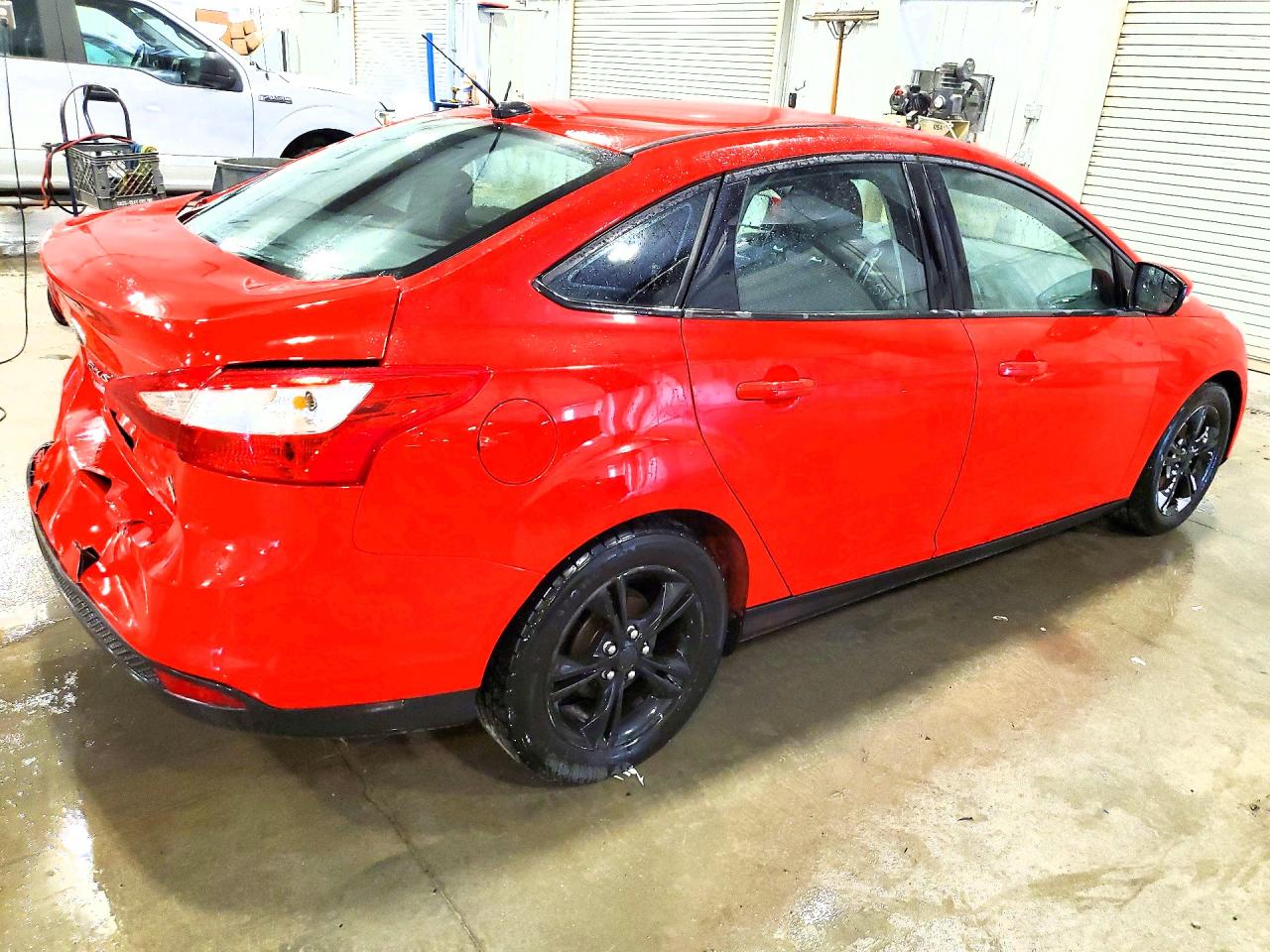 2014 Ford Focus Se Красный vin: 1FADP3F23EL432018