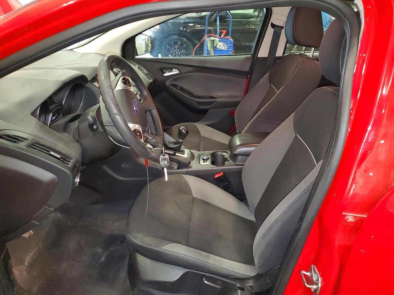 2014 Ford Focus Se Красный vin: 1FADP3F23EL432018