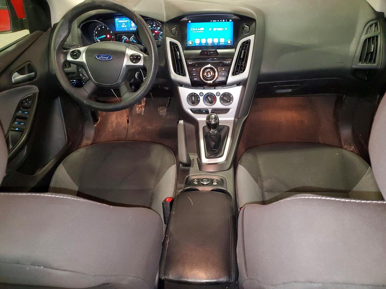 2014 Ford Focus Se Красный vin: 1FADP3F23EL432018