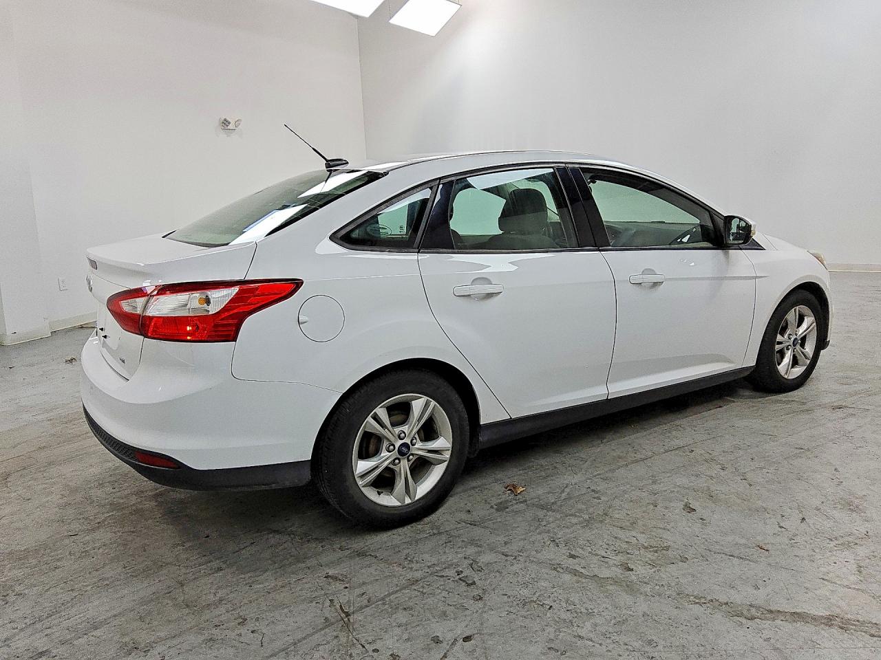 2014 Ford Focus Se White vin: 1FADP3F23EL446484