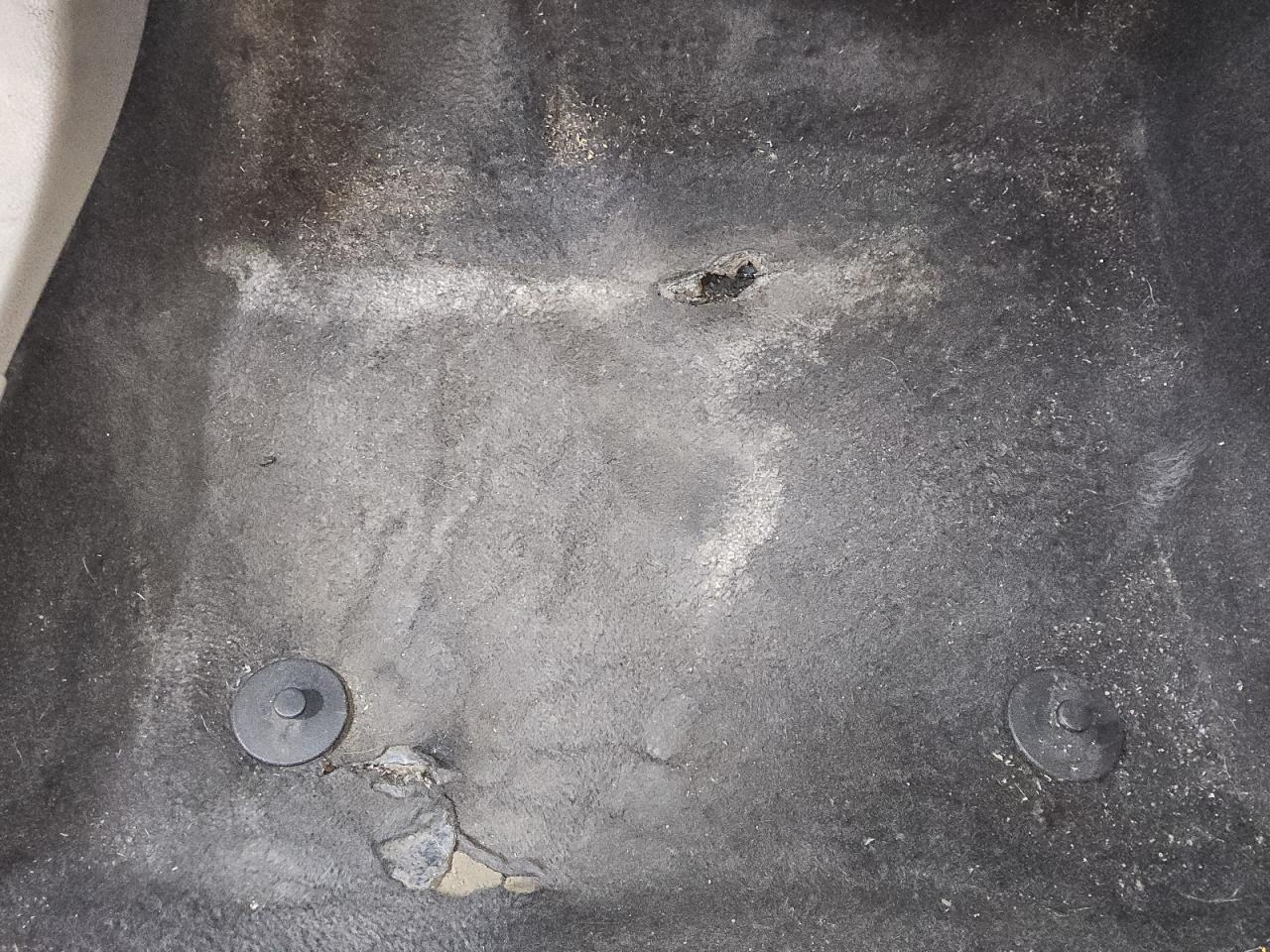 2014 Ford Focus Se White vin: 1FADP3F23EL446484 Damage: Left Front Carpet, Torn, 1 To 2 Inches