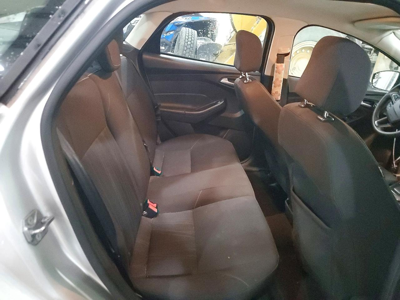 2015 Ford Focus Se Silver vin: 1FADP3F23FL218017