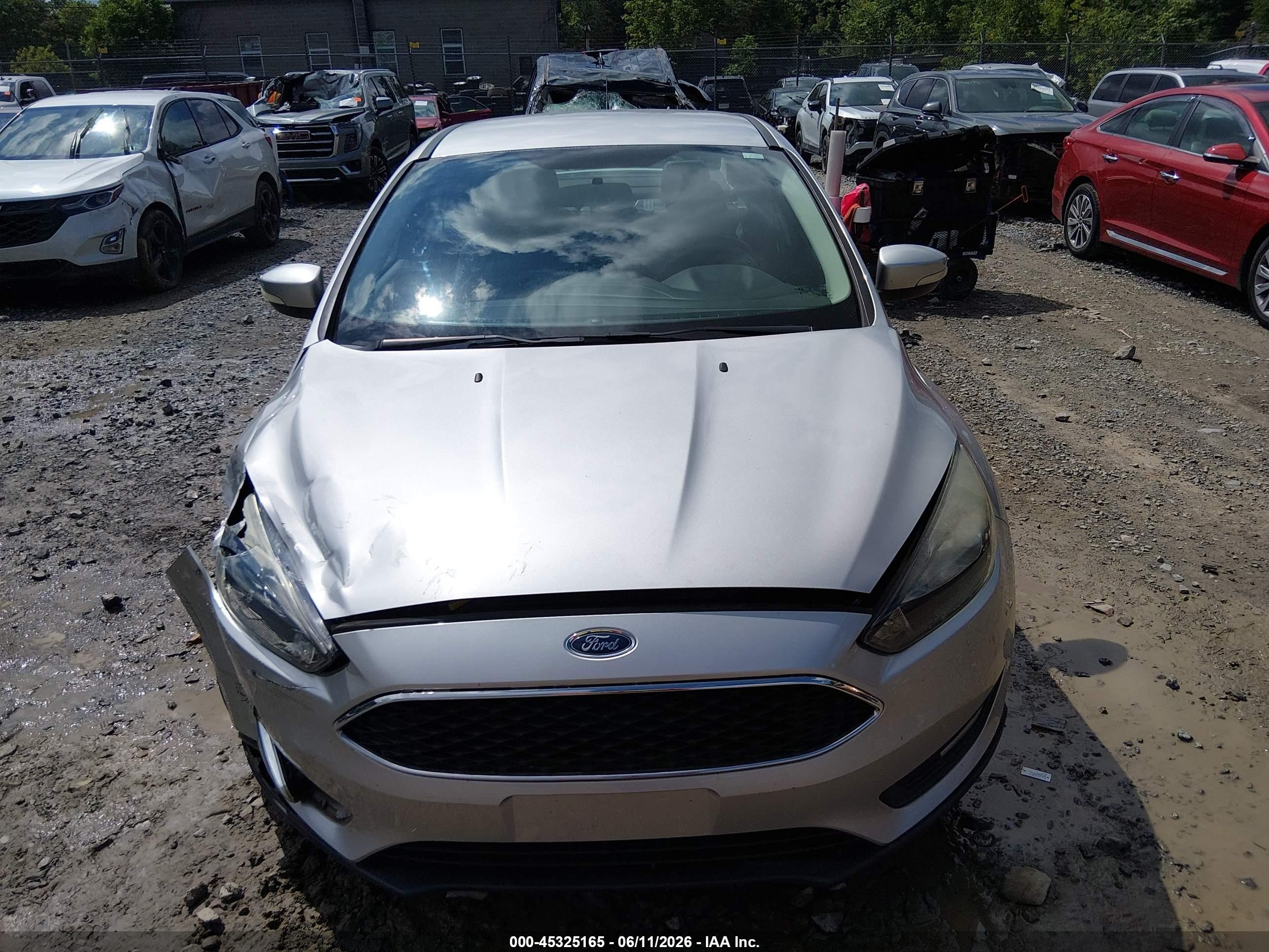 2015 Ford Focus Se Серебряный vin: 1FADP3F23FL229678