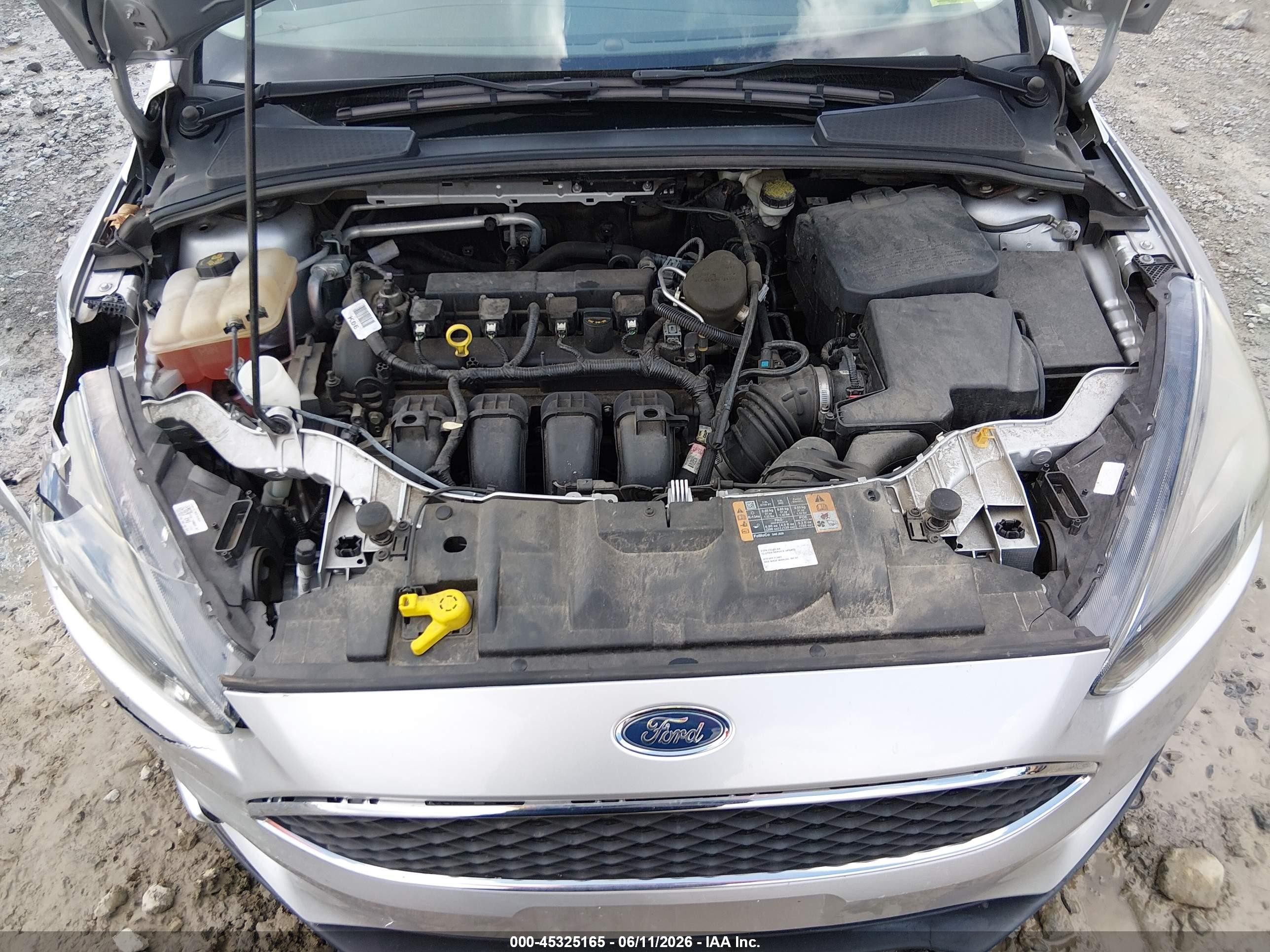 2015 Ford Focus Se Серебряный vin: 1FADP3F23FL229678