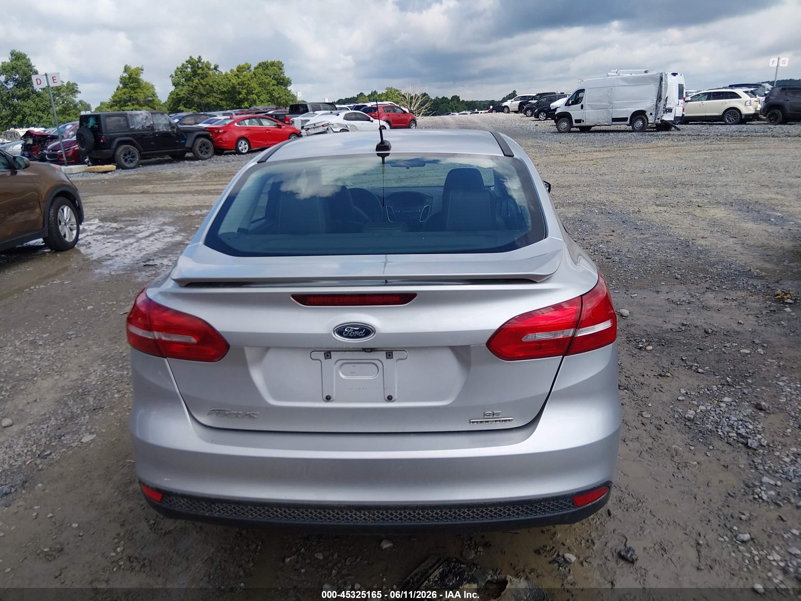 2015 Ford Focus Se Серебряный vin: 1FADP3F23FL229678