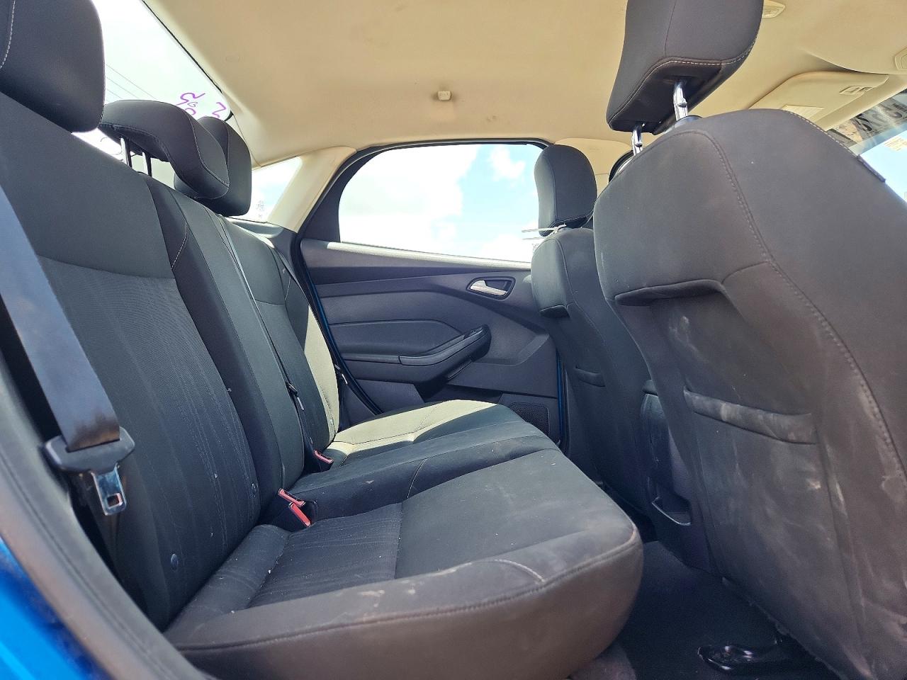 2015 Ford Focus Se Blue vin: 1FADP3F23FL231009