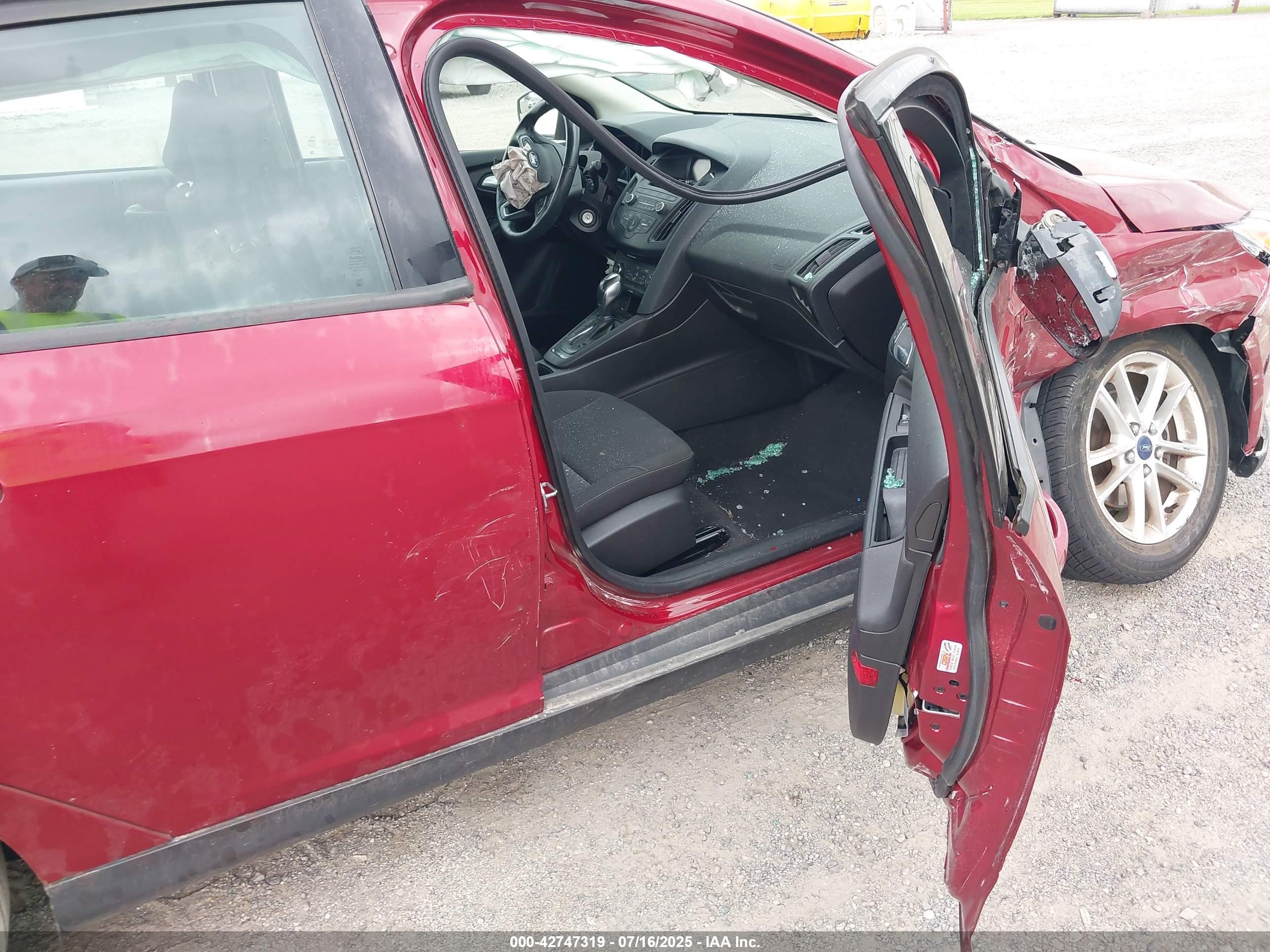 2015 Ford Focus Se Red vin: 1FADP3F23FL241958