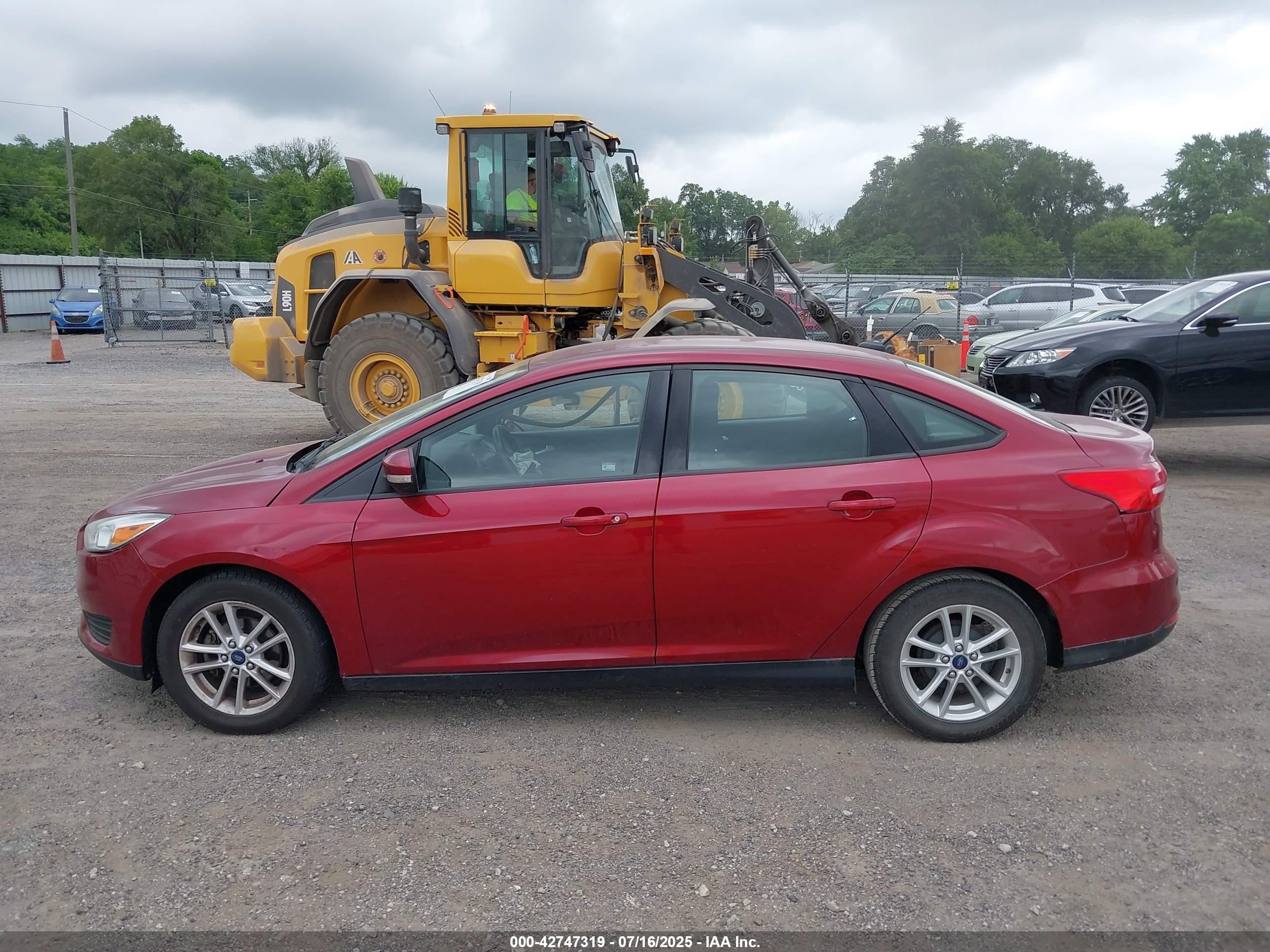 2015 Ford Focus Se Red vin: 1FADP3F23FL241958
